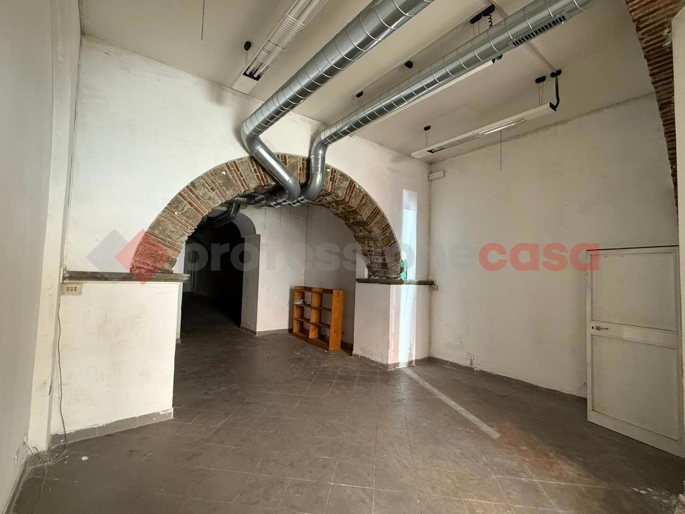 Negozio in vendita a Marino