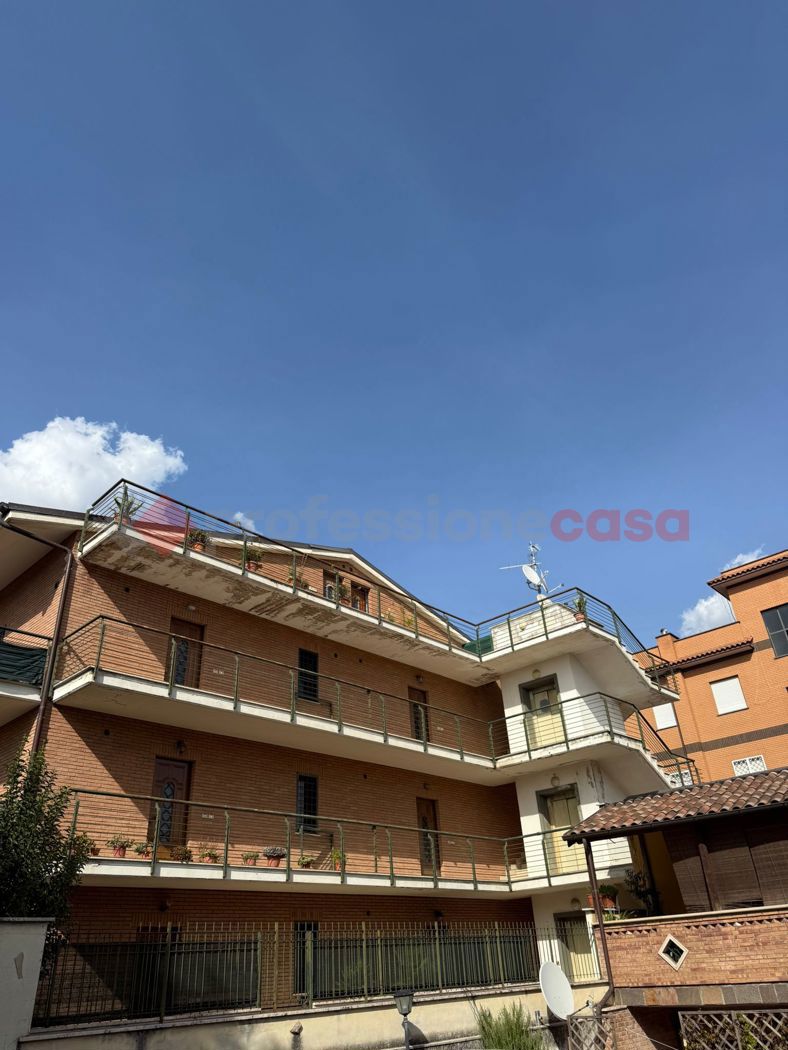 Attico con box a Castel Gandolfo