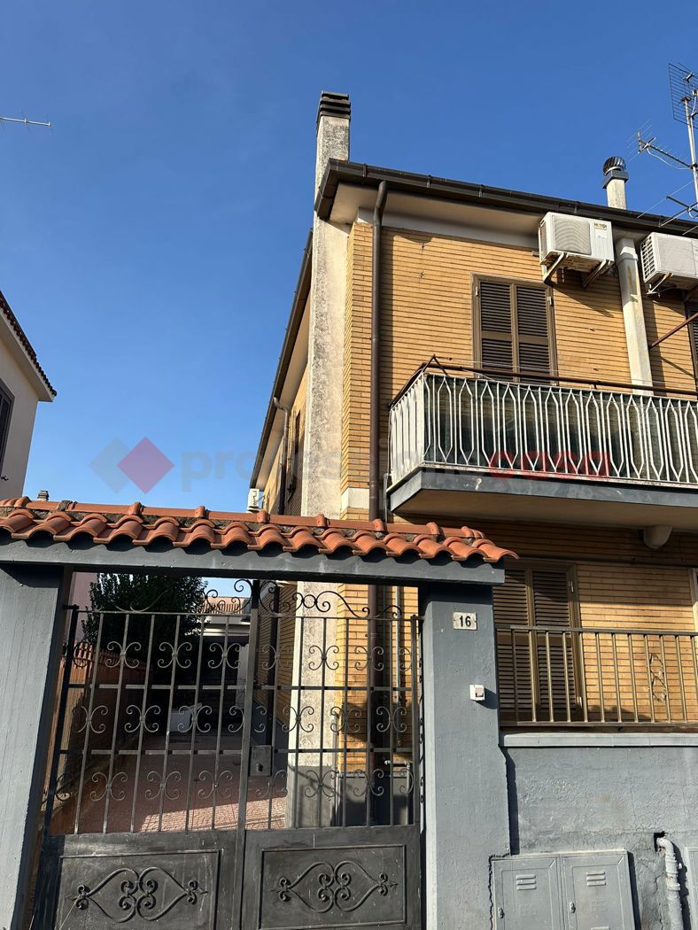Trilocale arredato in affitto a Albano Laziale