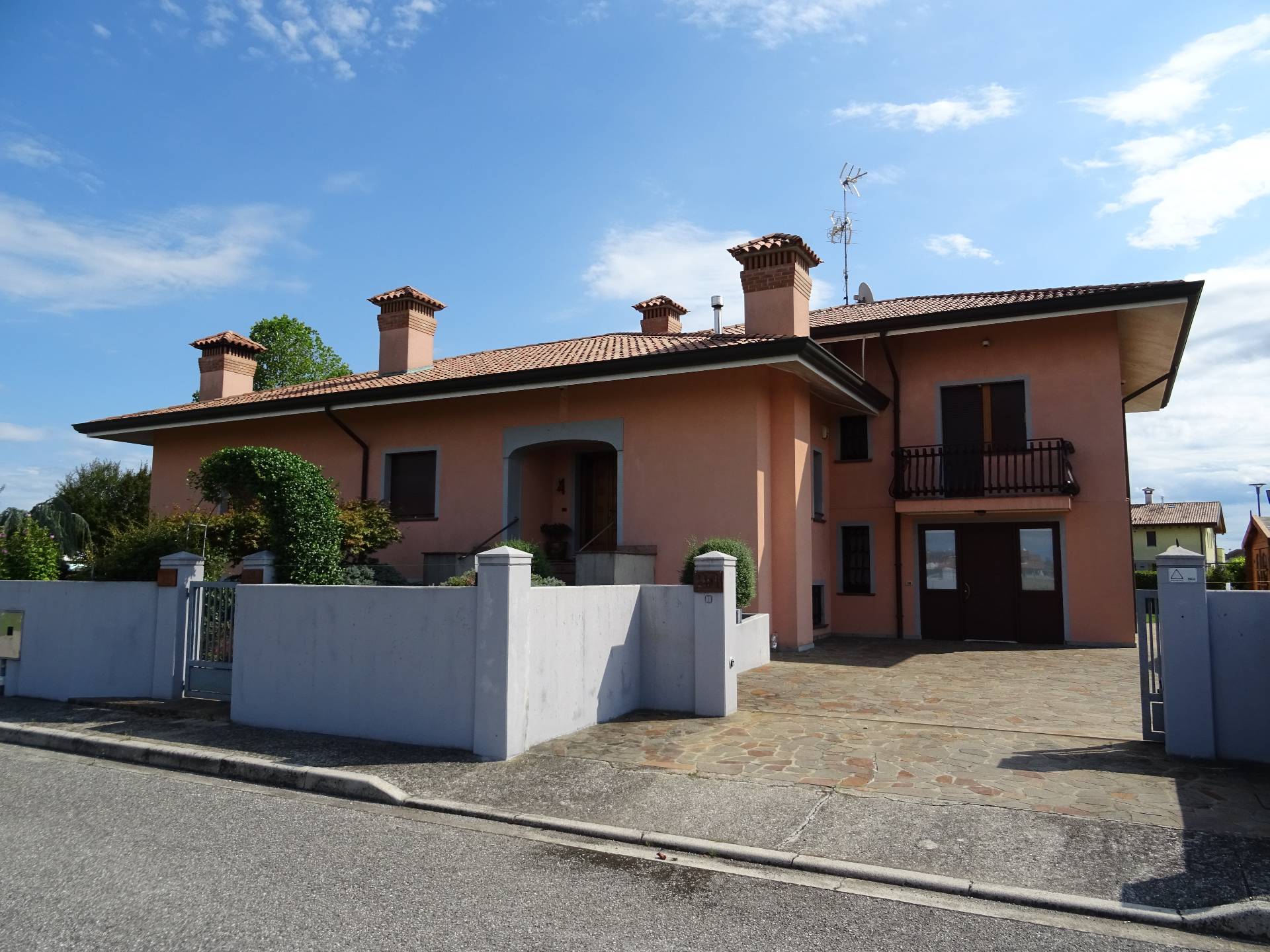 Villa con terrazzo a Gonars