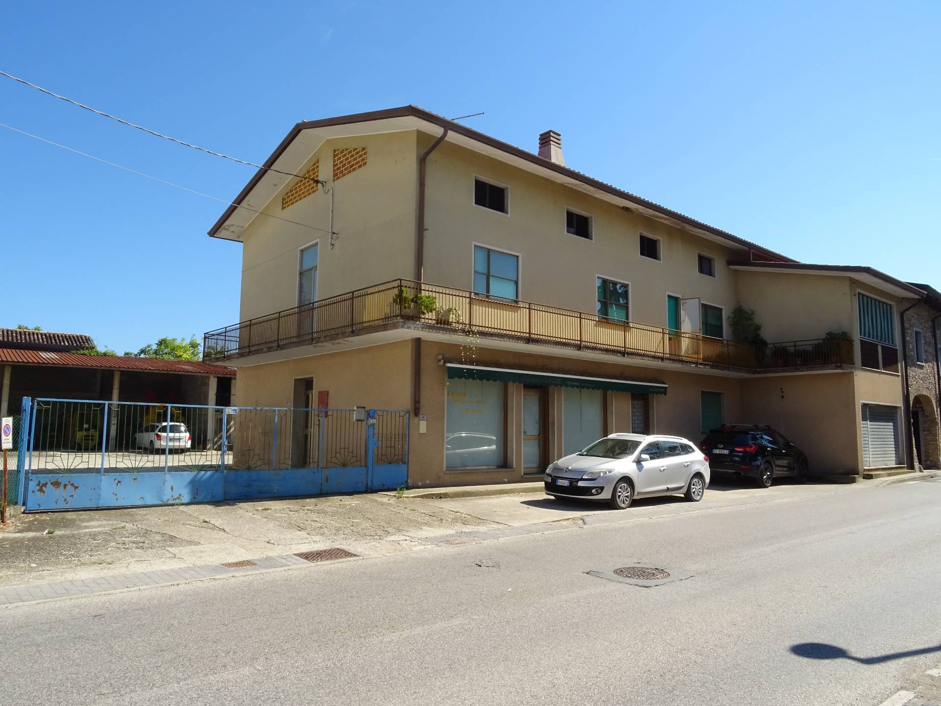 Villa con terrazzo a Carlino