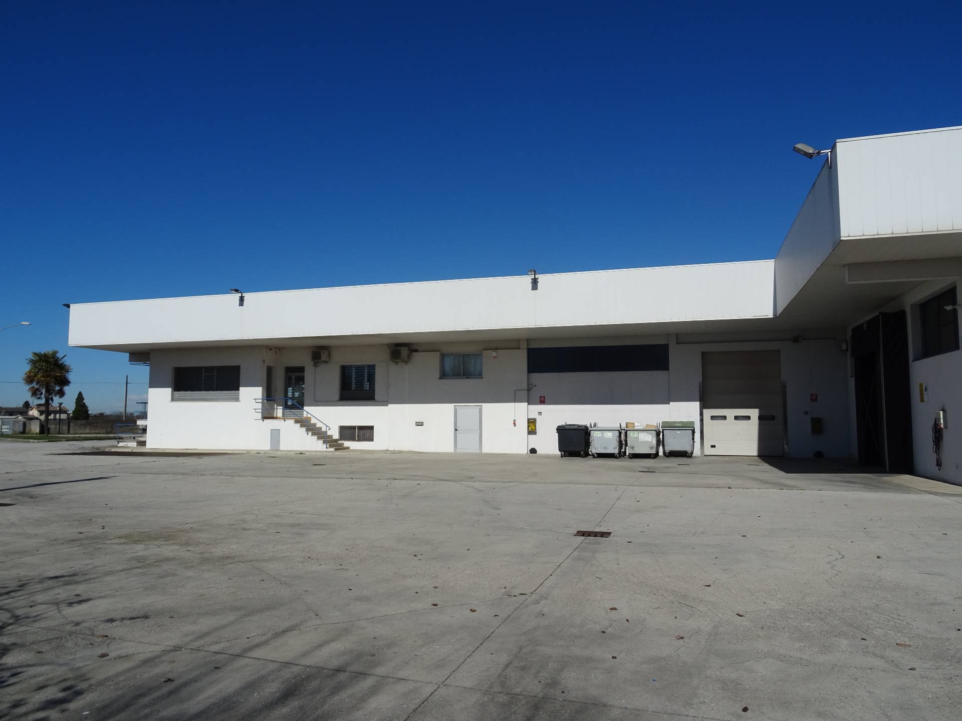 Locale commerciale in vendita a San Giorgio di Nogaro