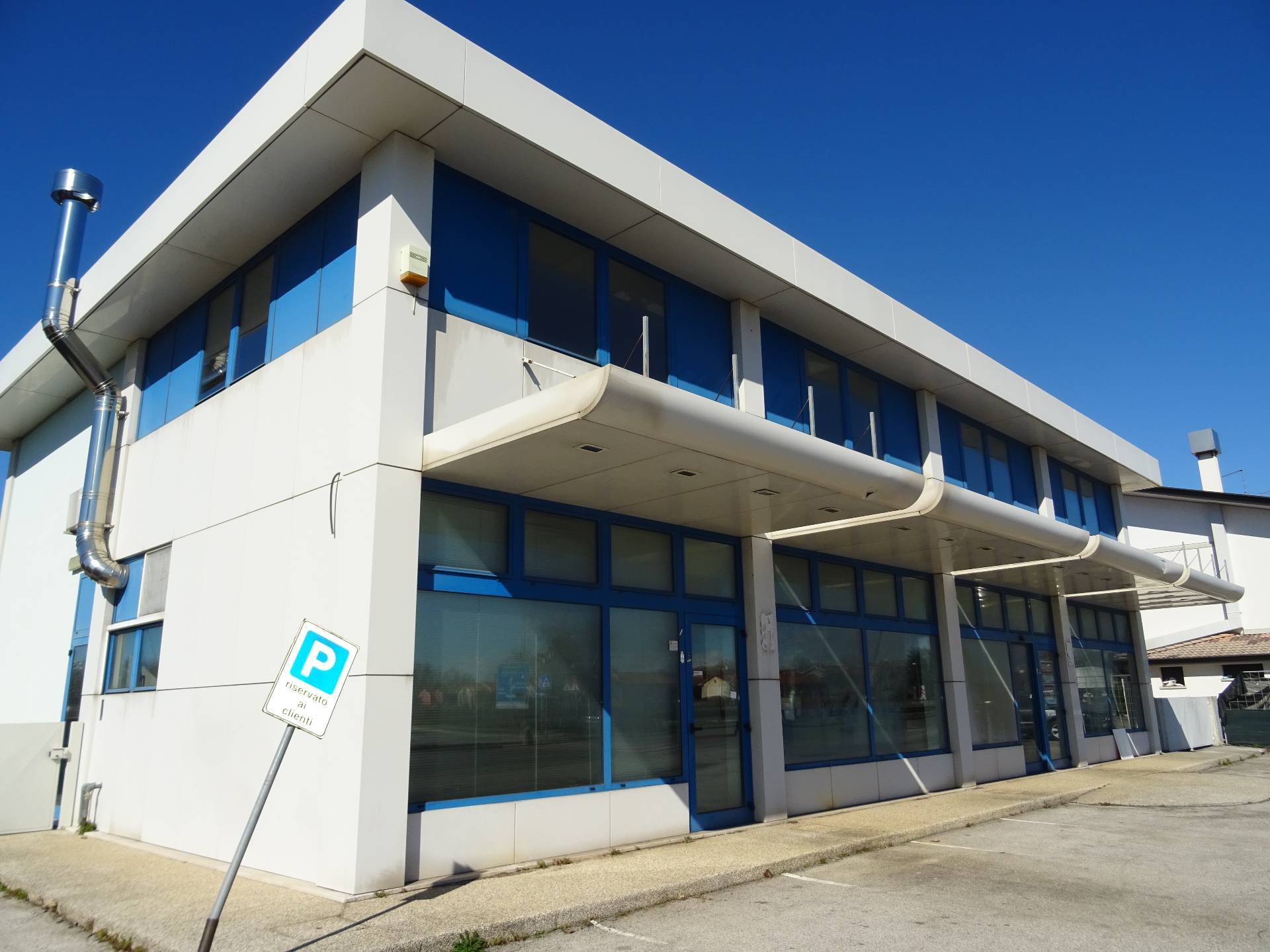 Locale commerciale in vendita a San Giorgio di Nogaro