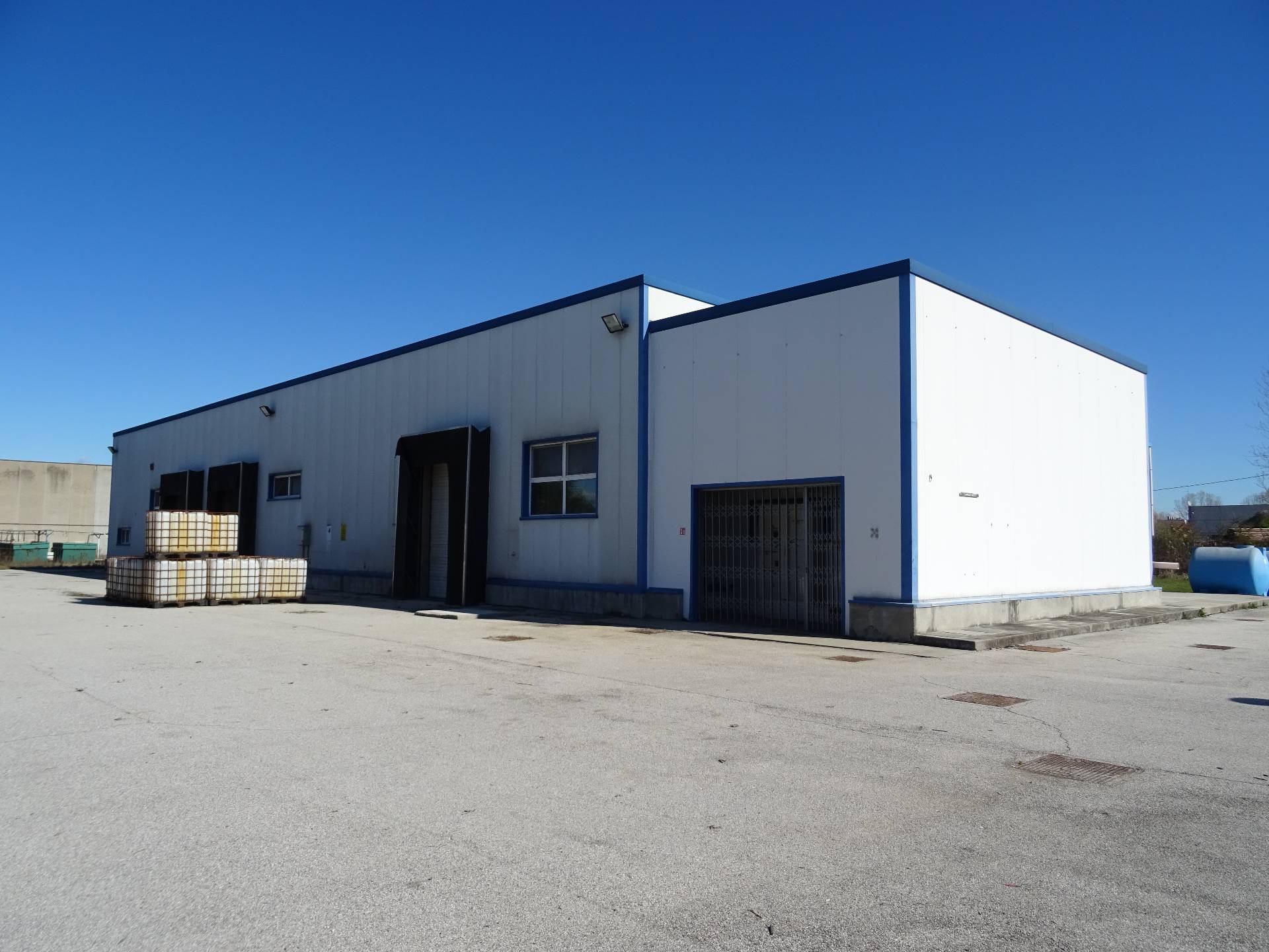 Locale commerciale in vendita a San Giorgio di Nogaro