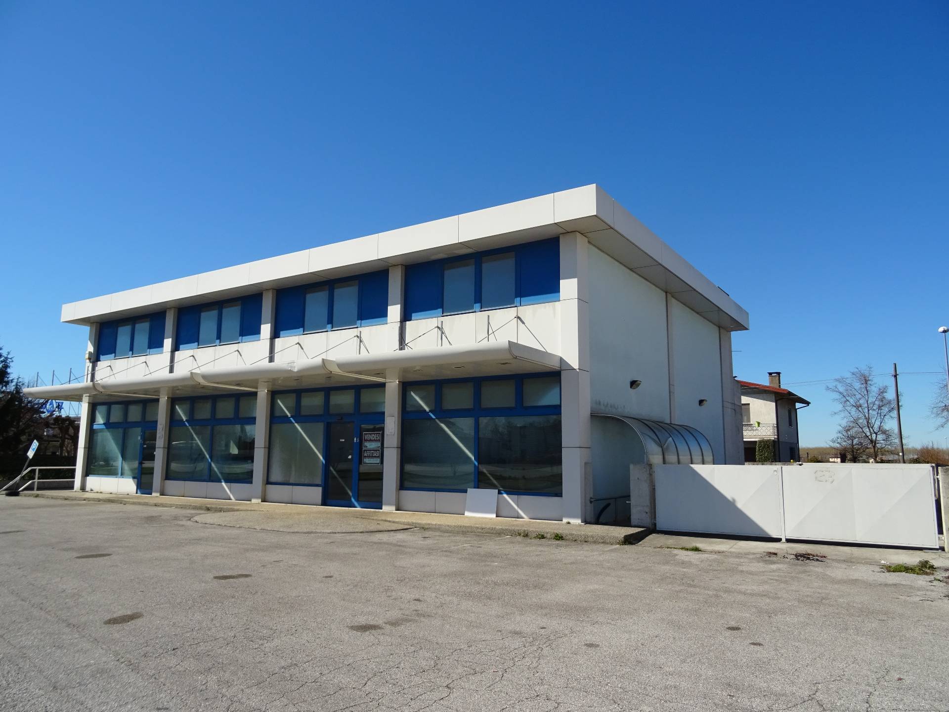 Locale commerciale in vendita a San Giorgio di Nogaro