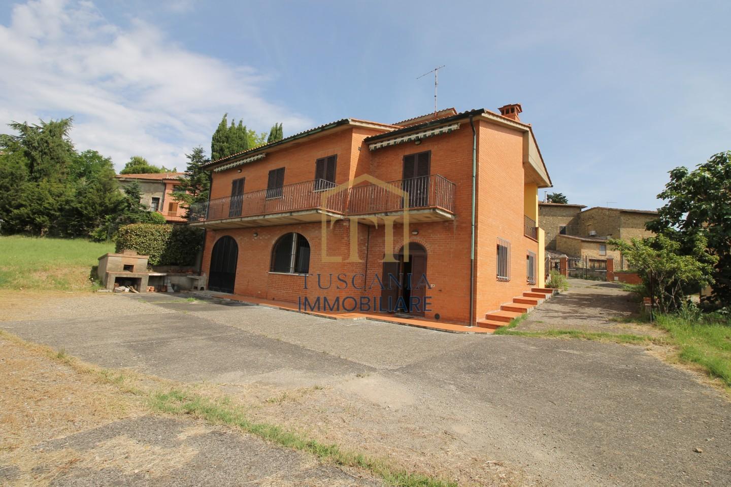 Villa Bifamiliare con giardino, Casole d'Elsa monteguidi