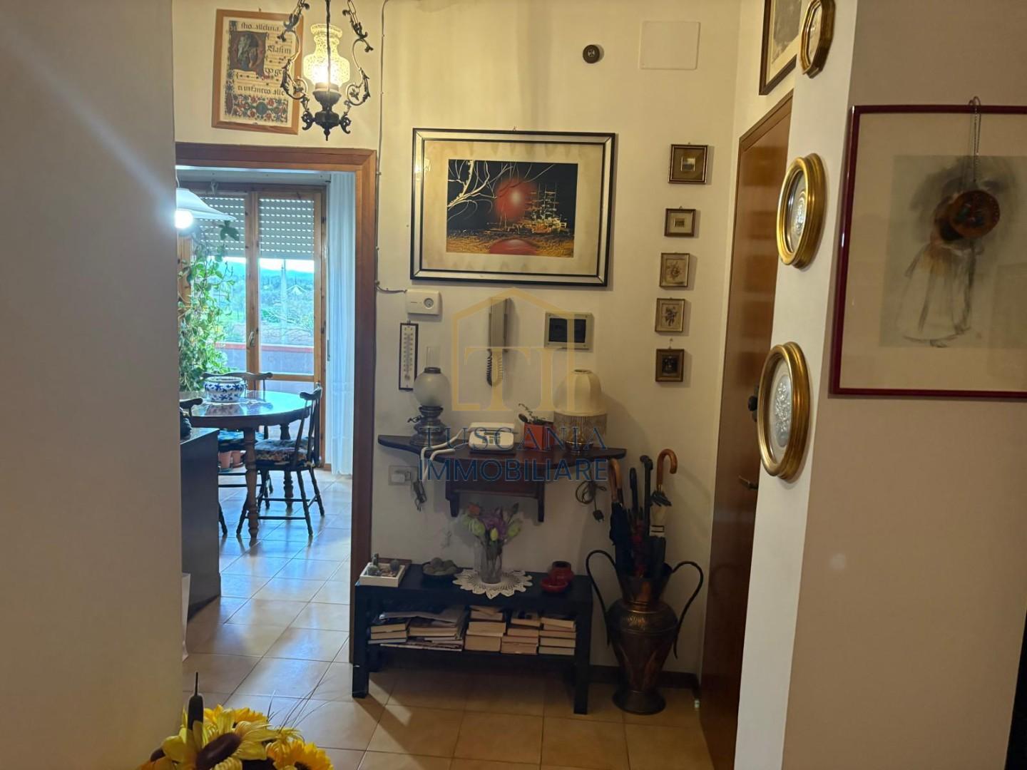 Trilocale arredato in affitto a Colle di Val d'Elsa