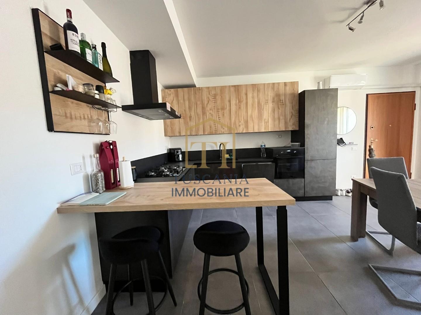 Trilocale con terrazzi a Colle di Val d'Elsa