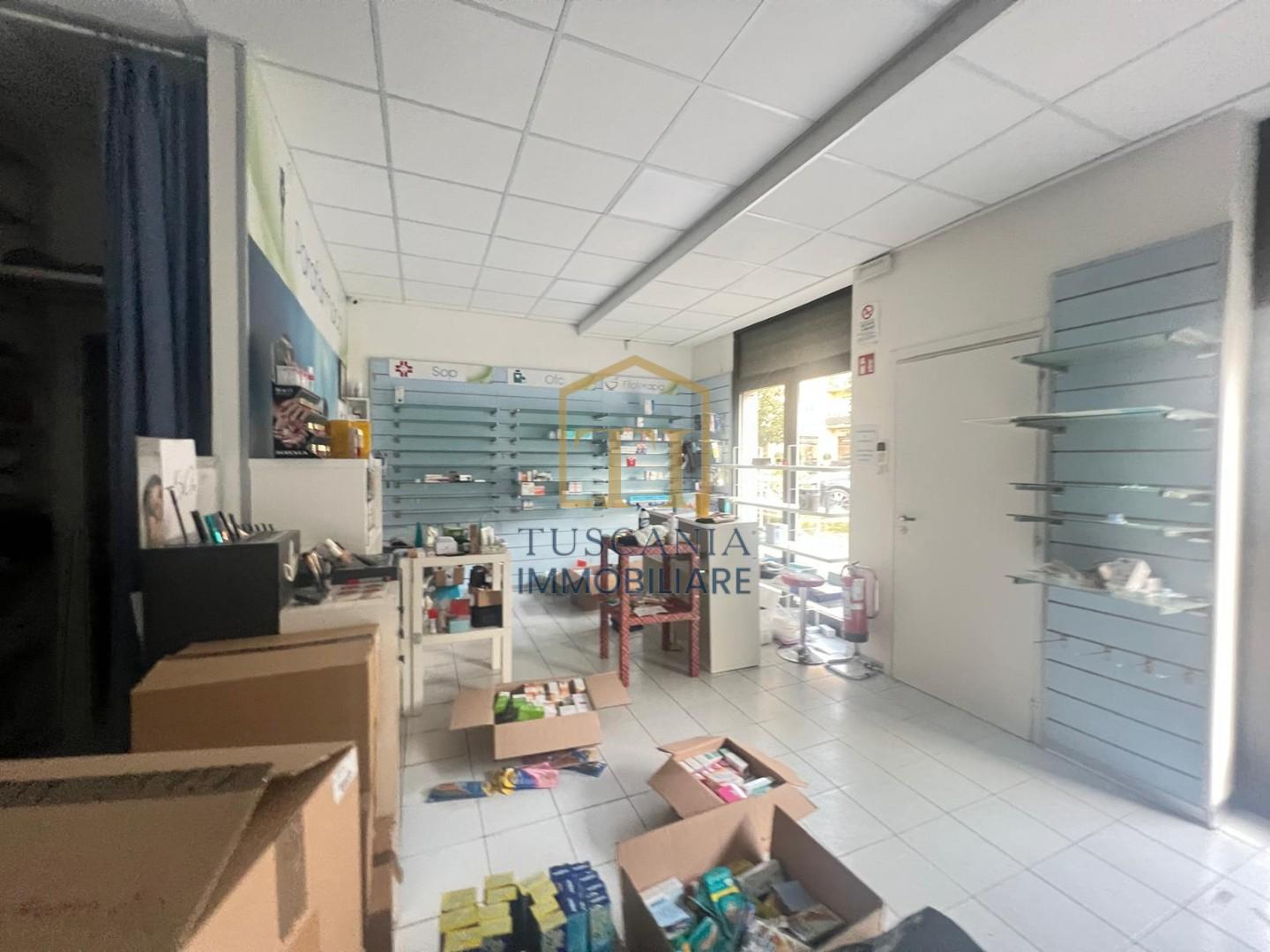 Locale commerciale ristrutturata, Poggibonsi borgaccio