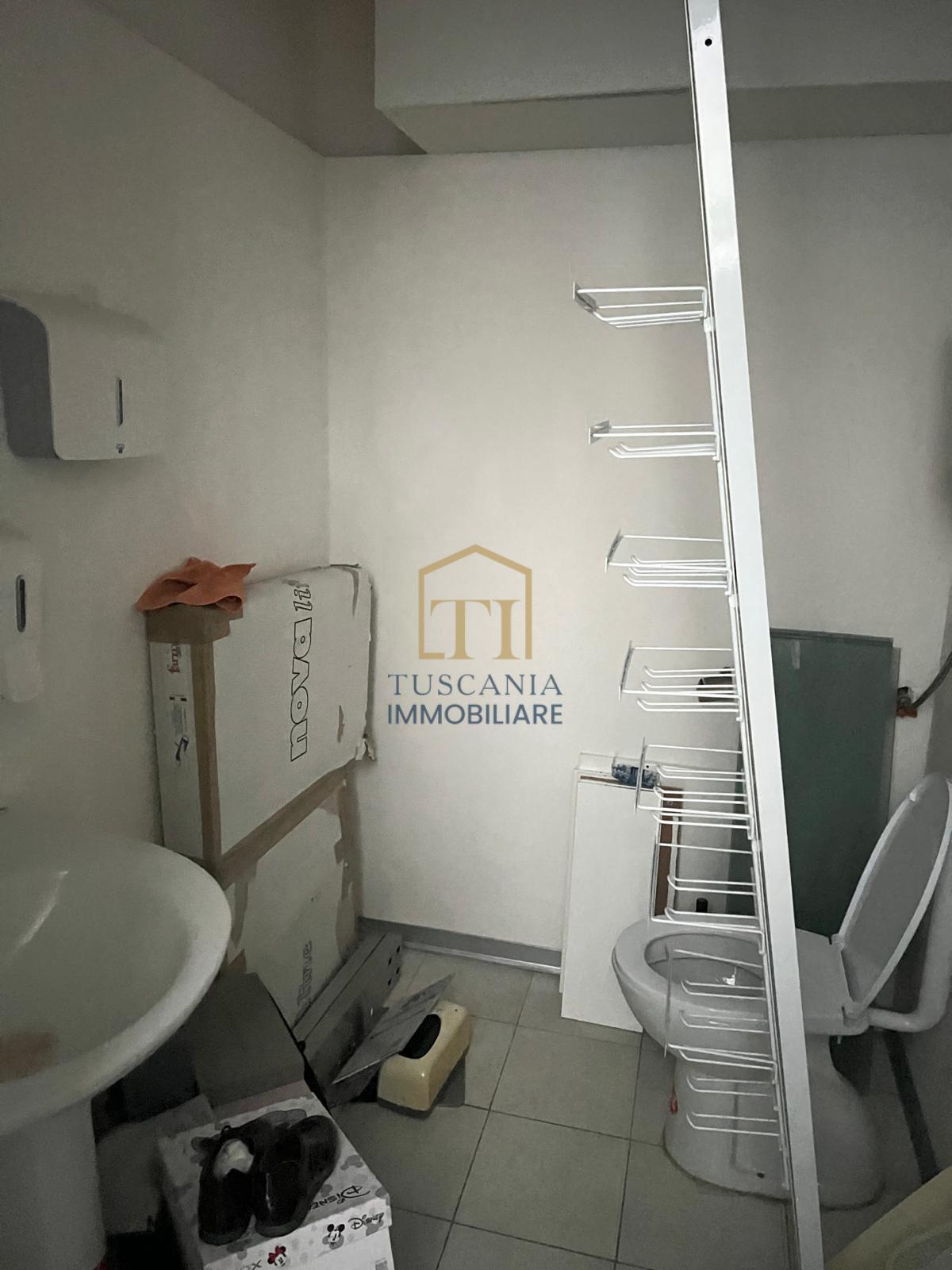 Locale commerciale ristrutturata, Poggibonsi borgaccio