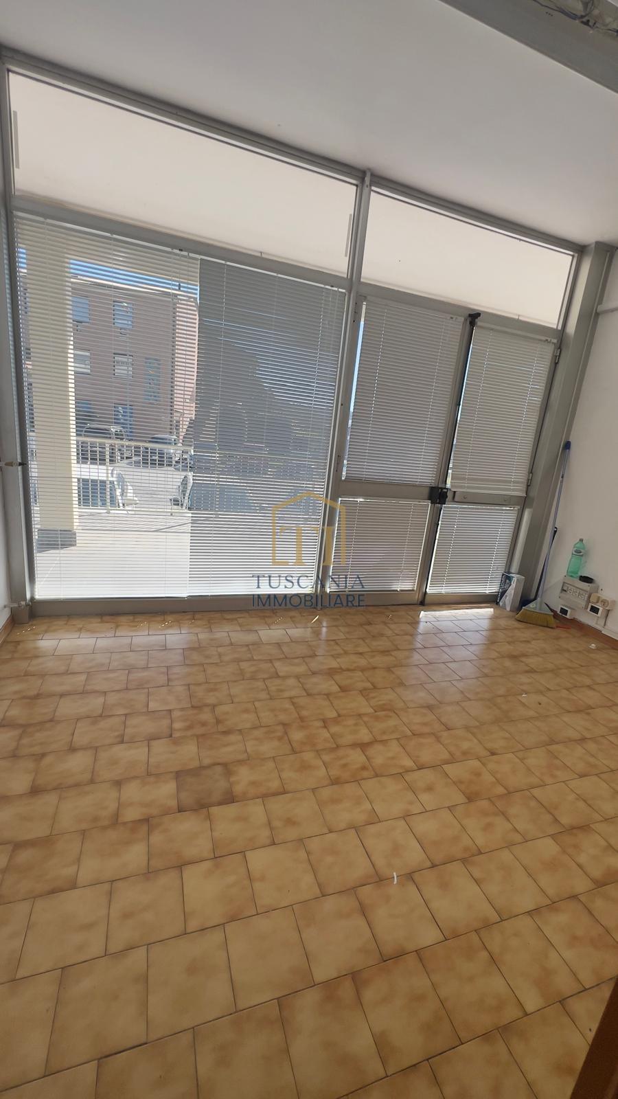 Locale commerciale in vendita, Colle di Val d'Elsa campolungo