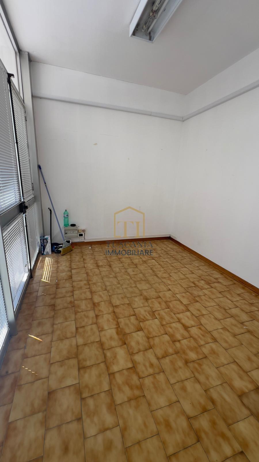 Locale commerciale in vendita, Colle di Val d'Elsa campolungo