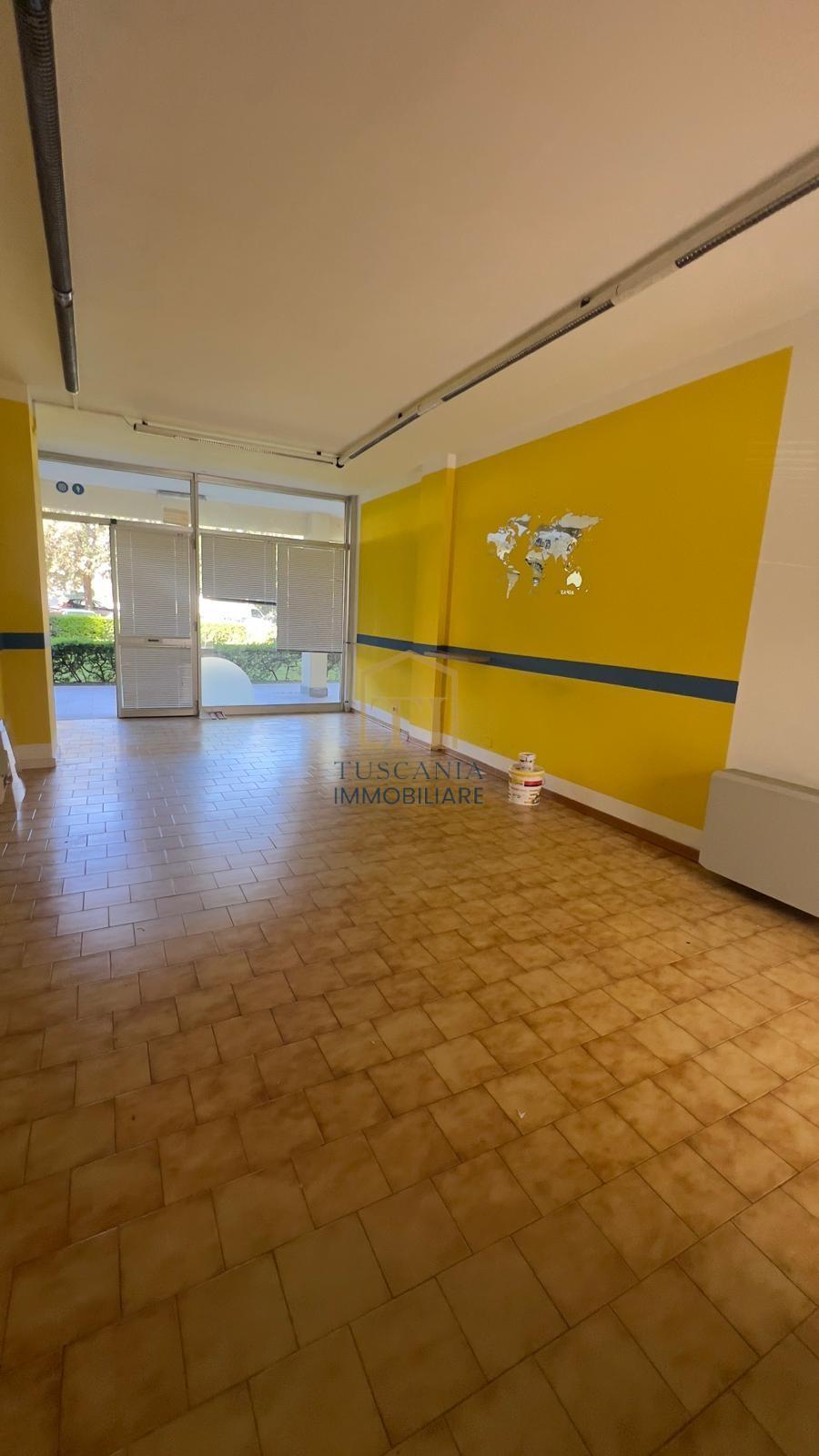 Locale commerciale in vendita, Colle di Val d'Elsa campolungo