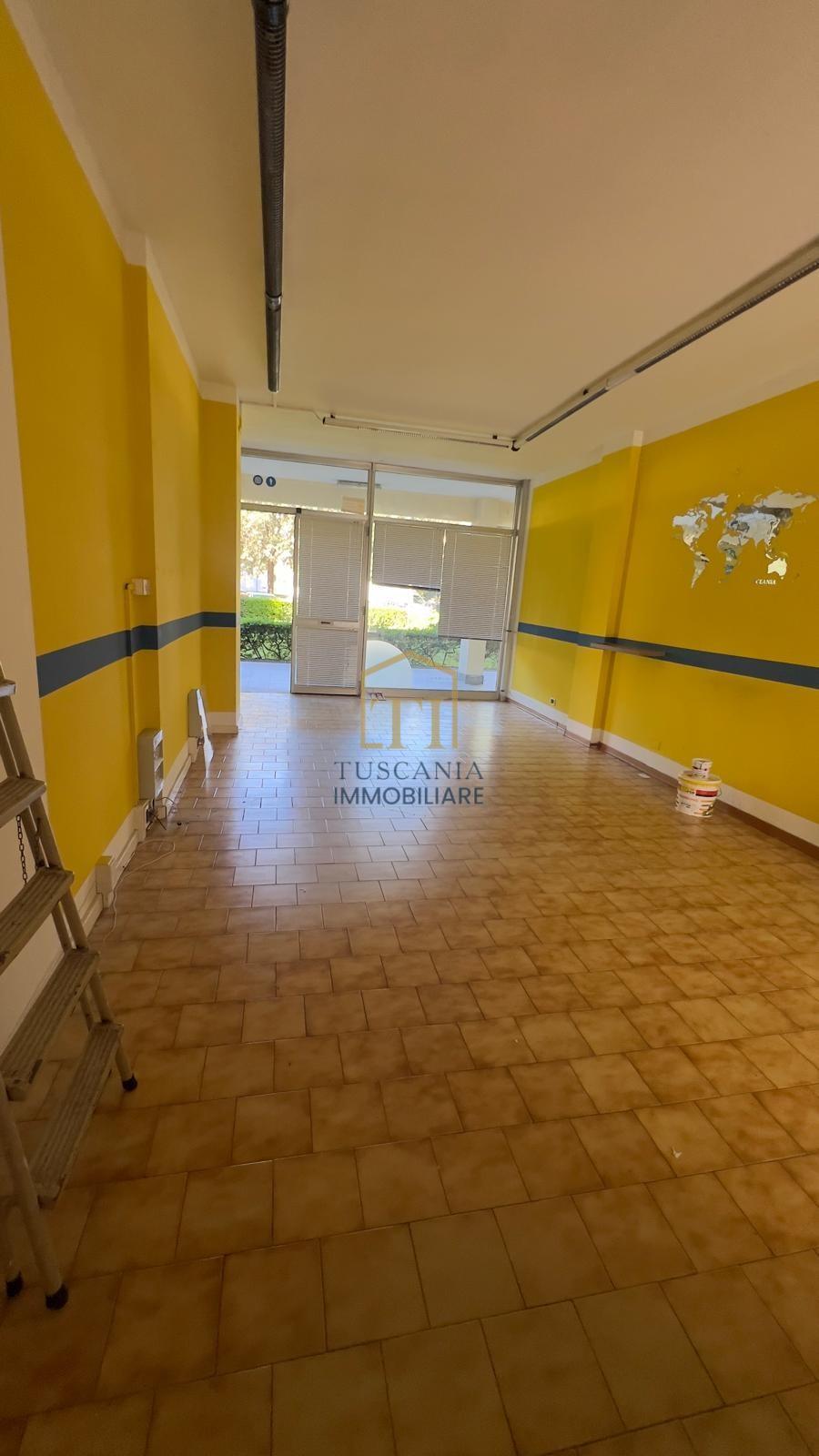 Locale commerciale in vendita, Colle di Val d'Elsa campolungo