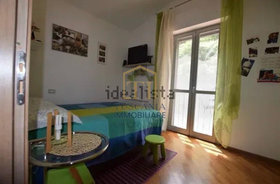 Casa indipendente con terrazzo a Poggibonsi