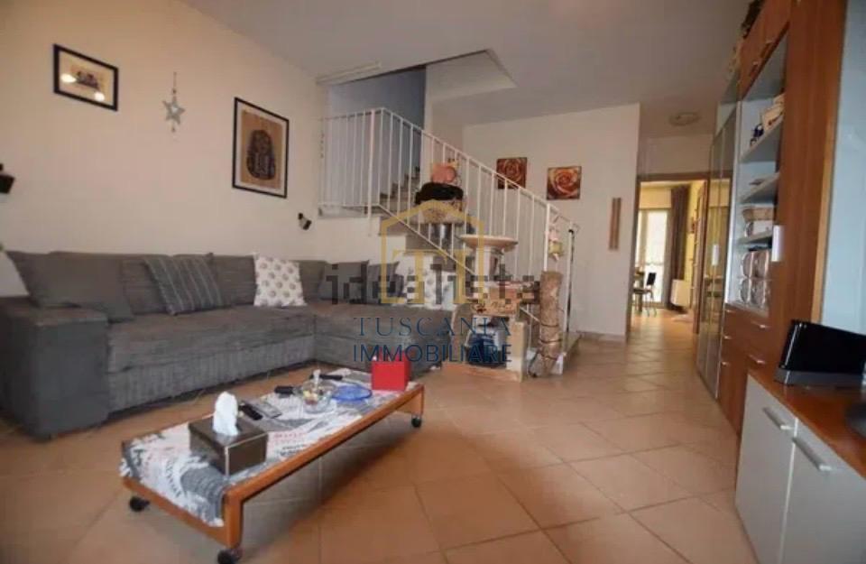 Casa indipendente con terrazzo a Poggibonsi