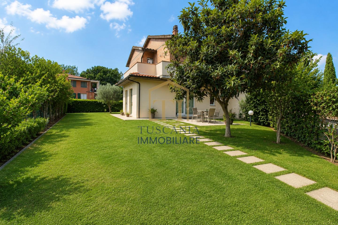 Quadrilocale con giardino, Colle di Val d'Elsa borgo nuovo