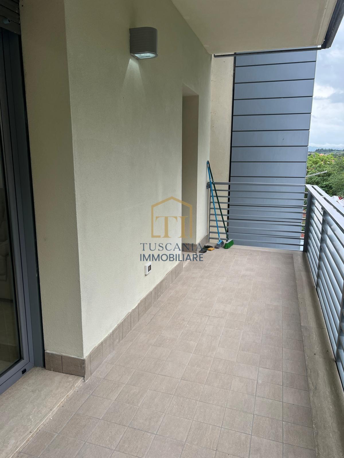 Quadrilocale con terrazzo a Colle di Val d'Elsa