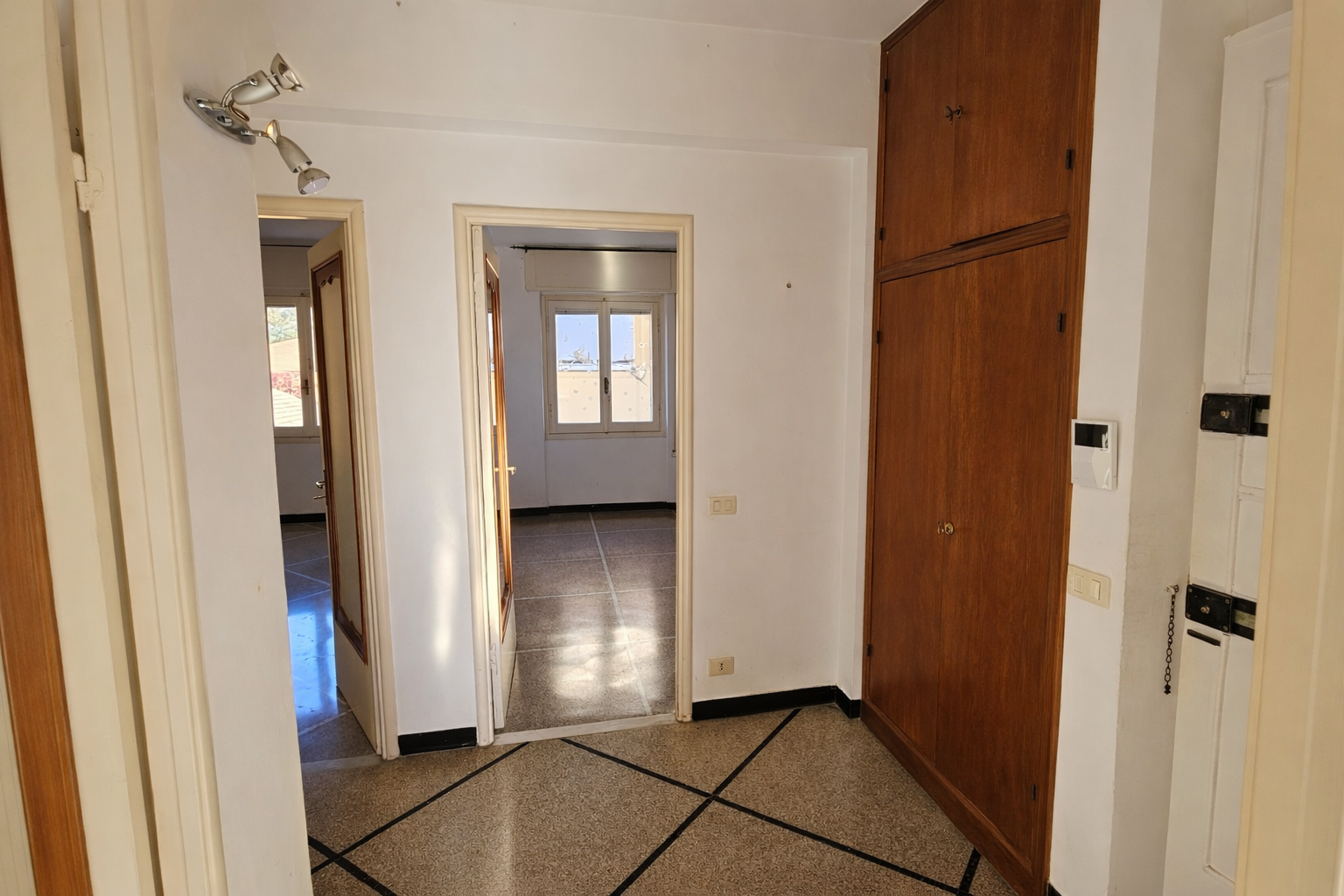 Trilocale da ristrutturare a Rapallo