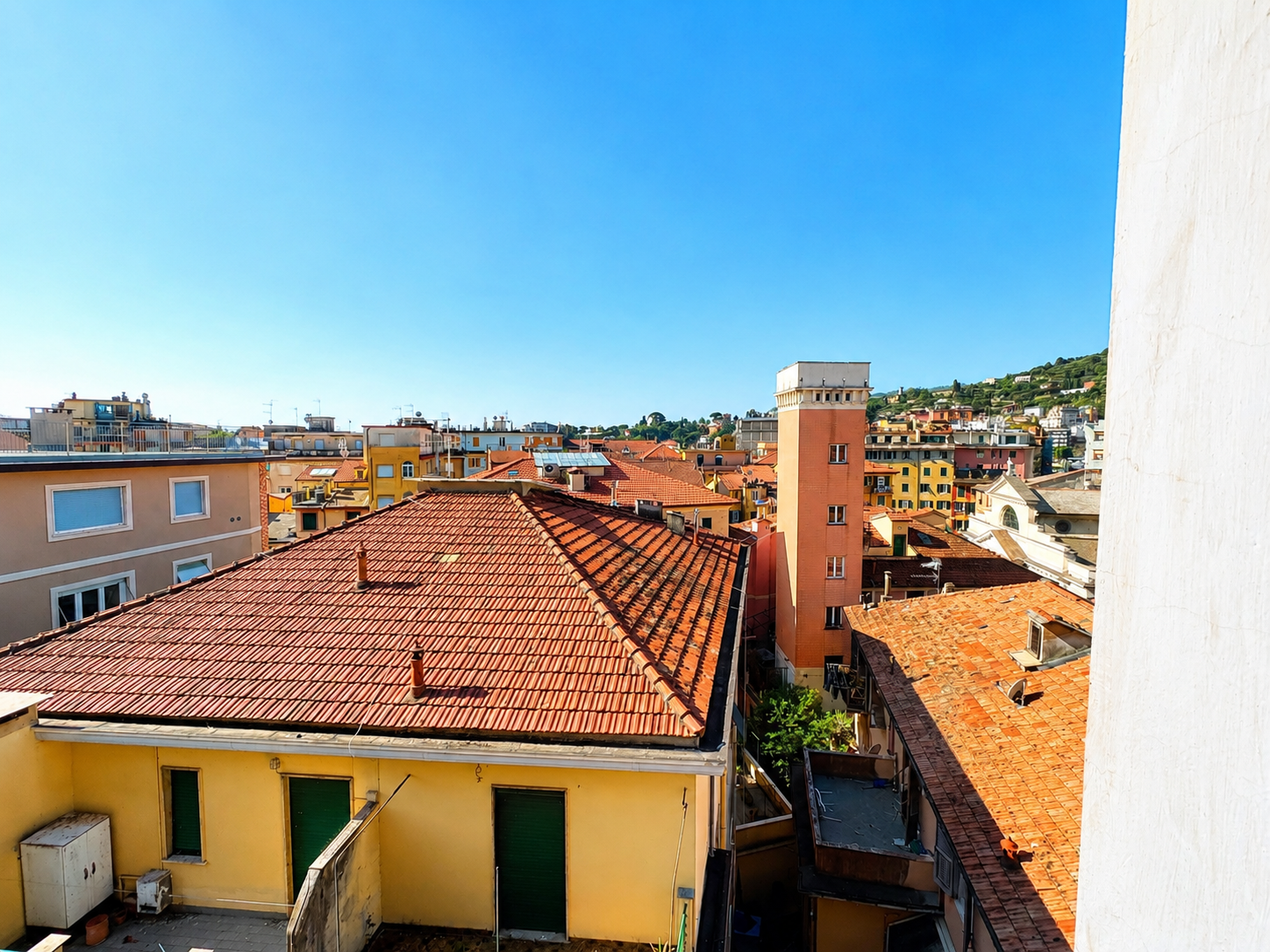 Bilocale ristrutturato in vico della pista 36, Rapallo