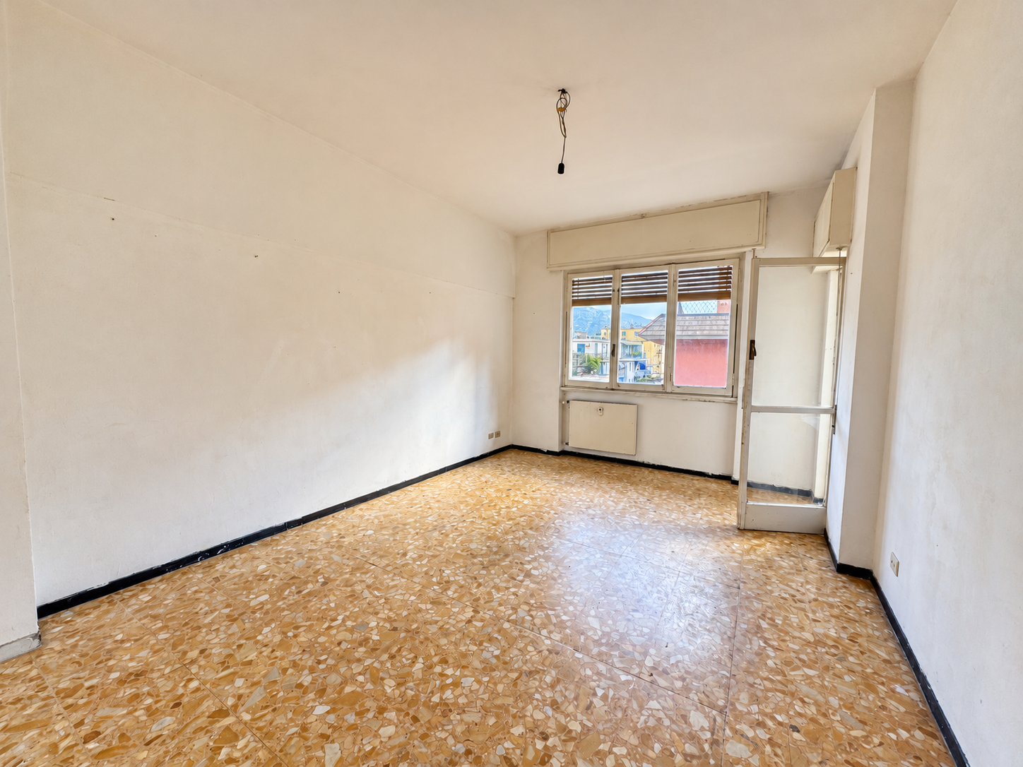 Quadrilocale da ristrutturare a Rapallo