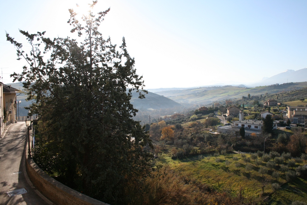 Casa affiancata cielo terra in vendita a Appignano del Tronto
