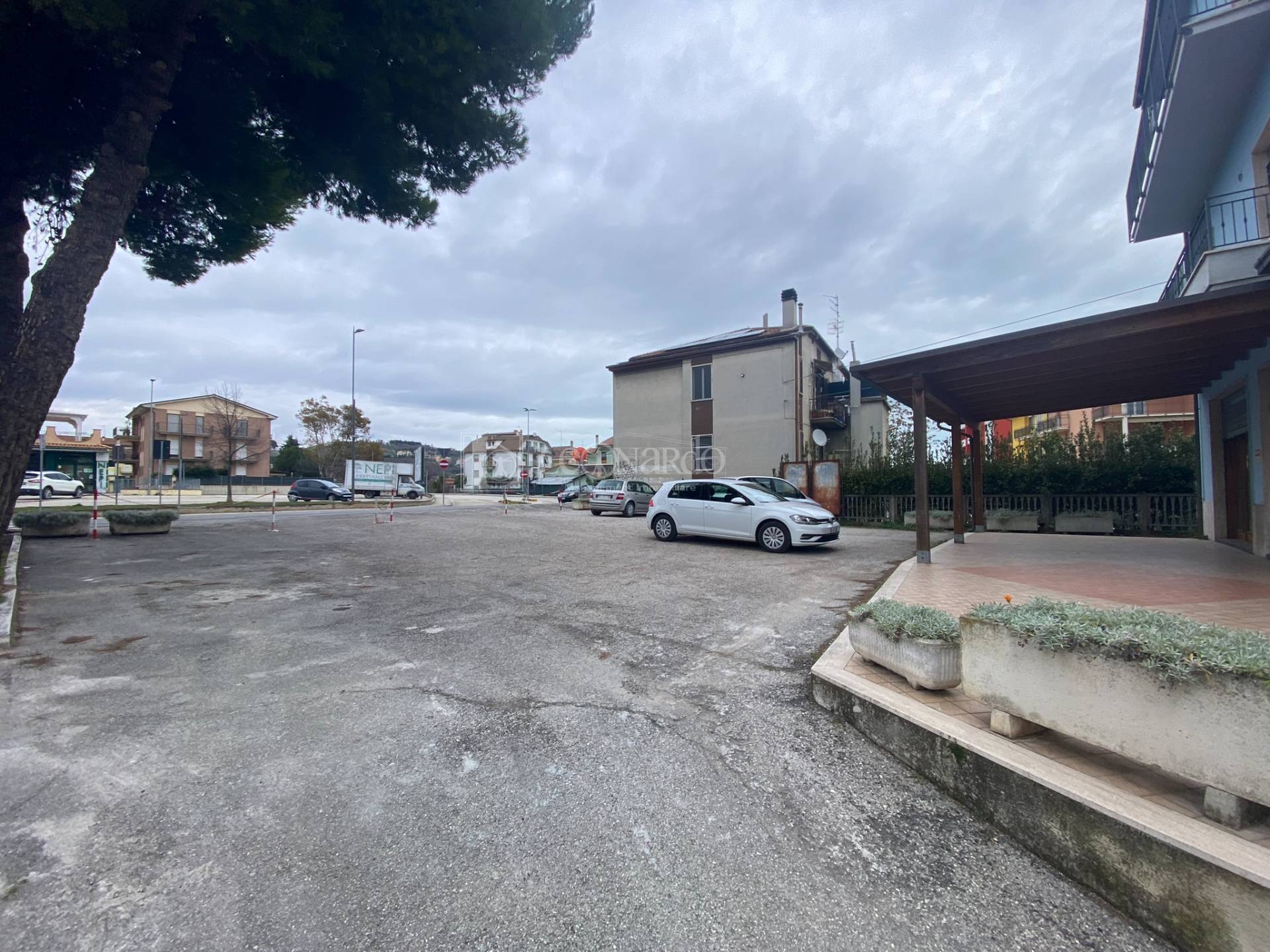 Locale commerciale in affitto a Monteprandone, Centobuchi