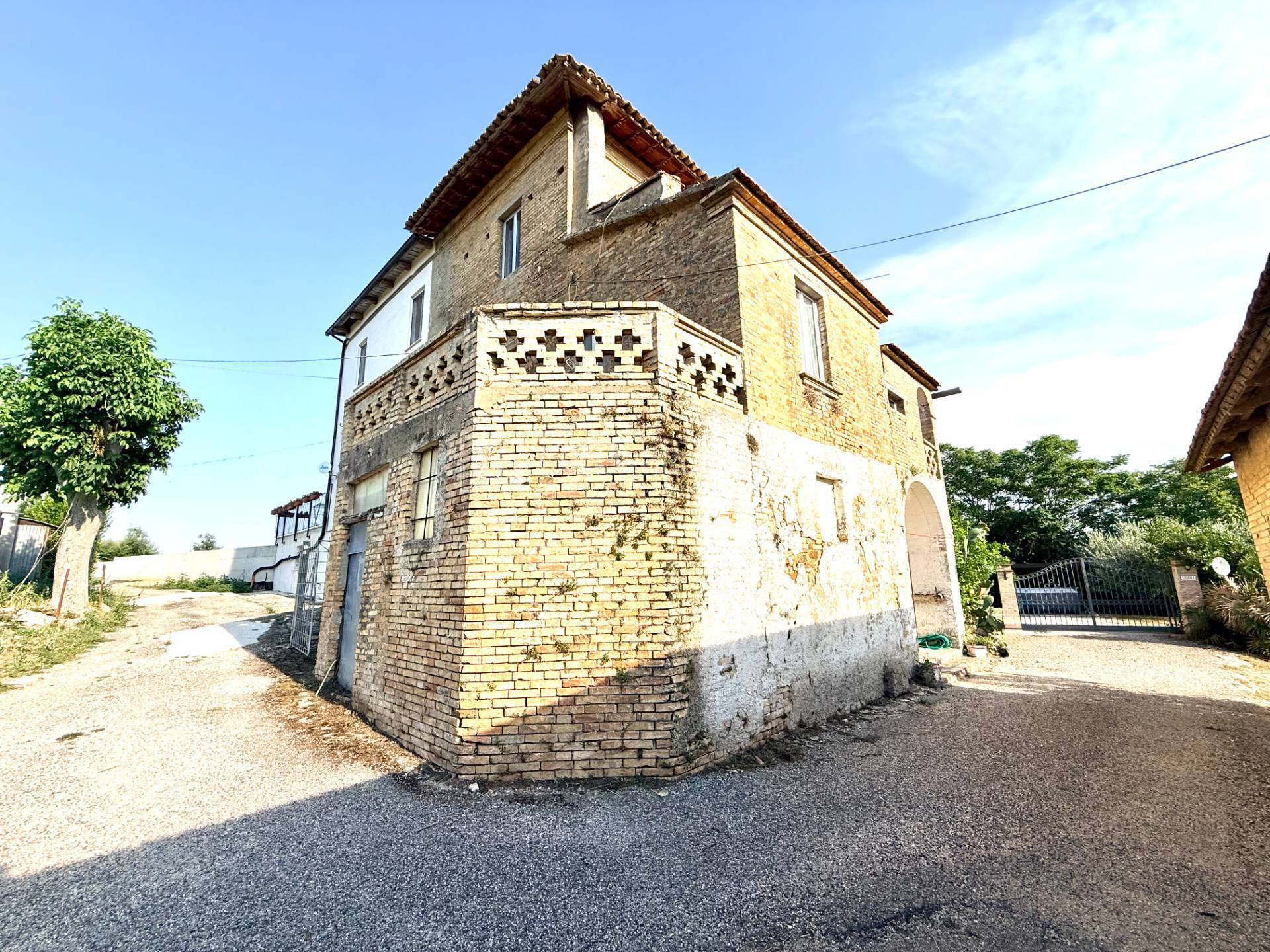 Rustico in vendita a Castorano