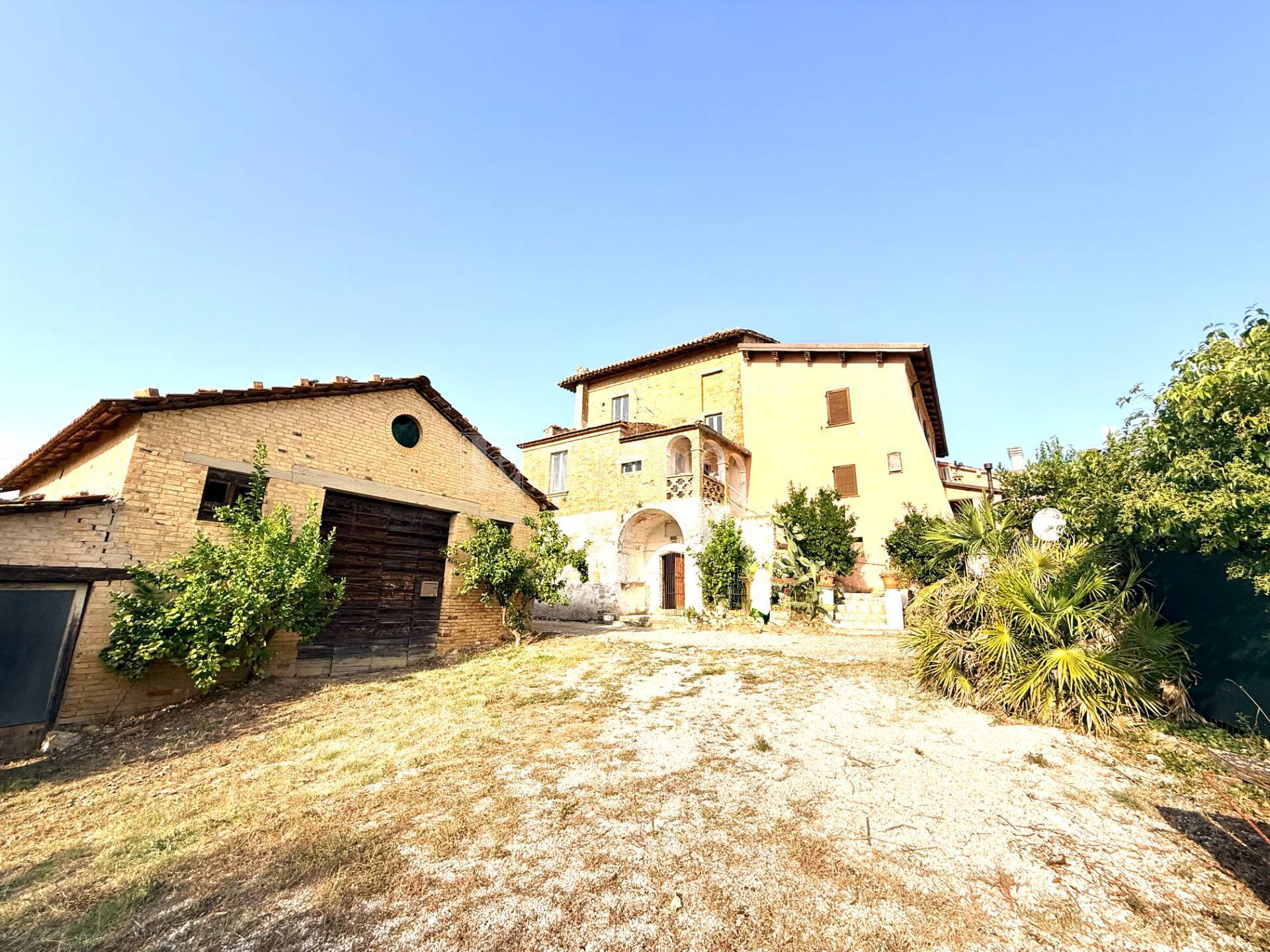 Rustico in vendita a Castorano