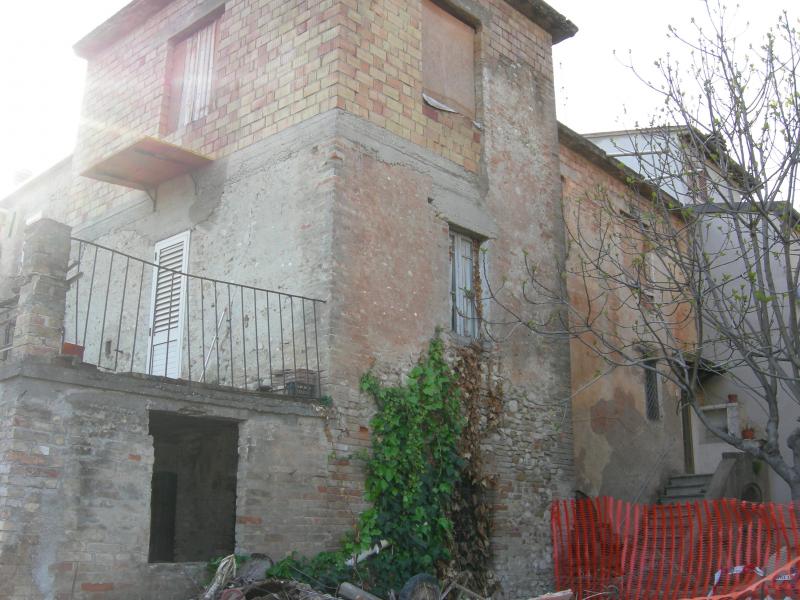 Casa indipendente in vendita con terrazzo a Spinetoli - centrale vecchia - 01