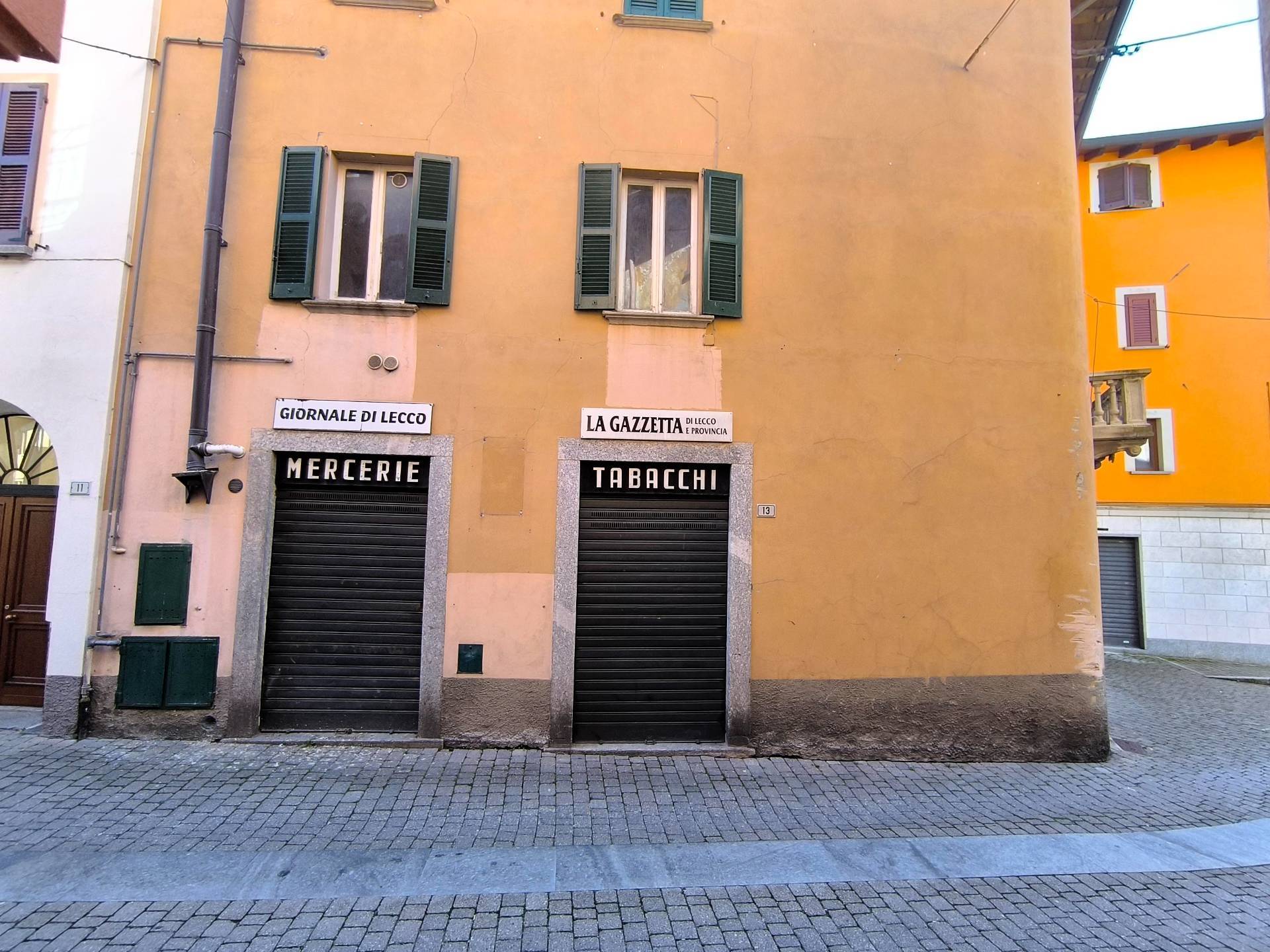 Locale commerciale in vendita a Civate