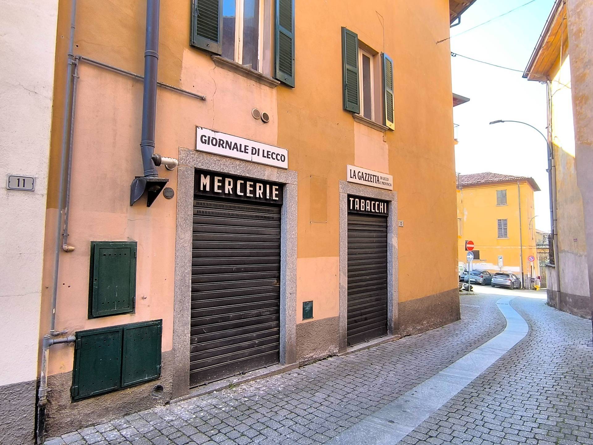 Locale commerciale in vendita a Civate