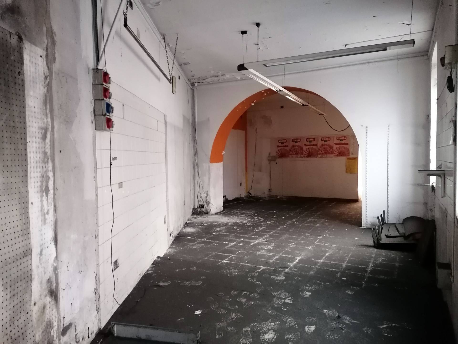 Locale commerciale in vendita a Lecco