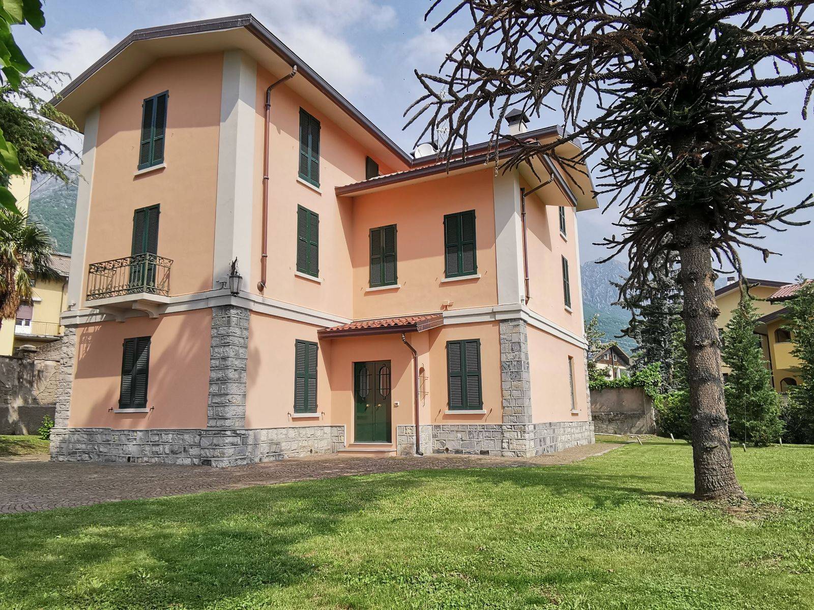 Villa singola in vendita a Civate