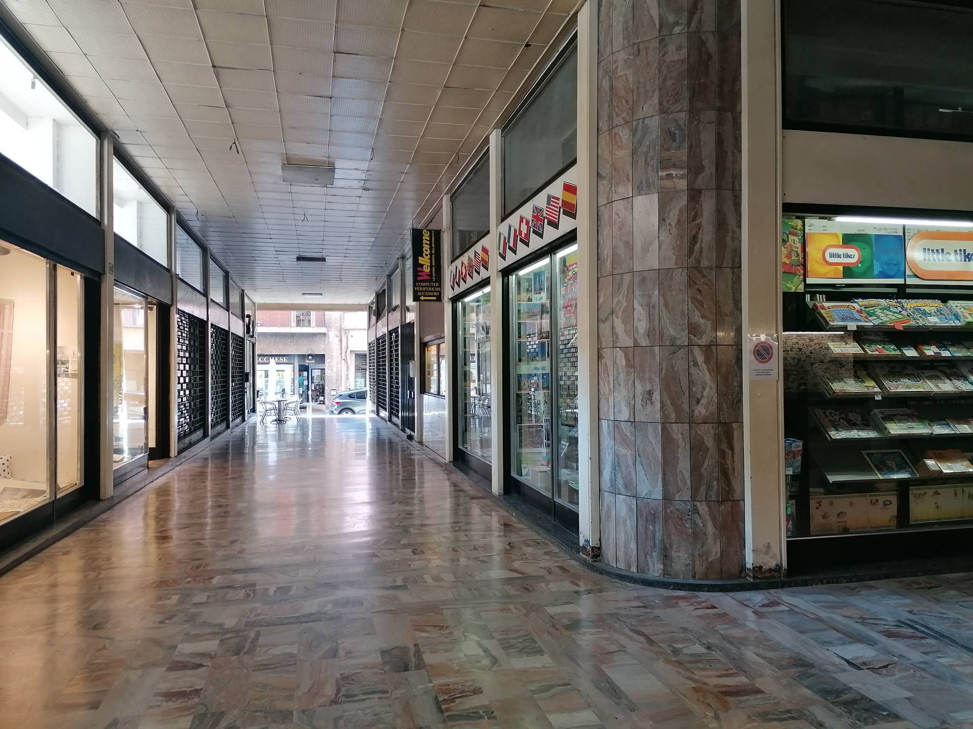 Locale commerciale in vendita a Lecco