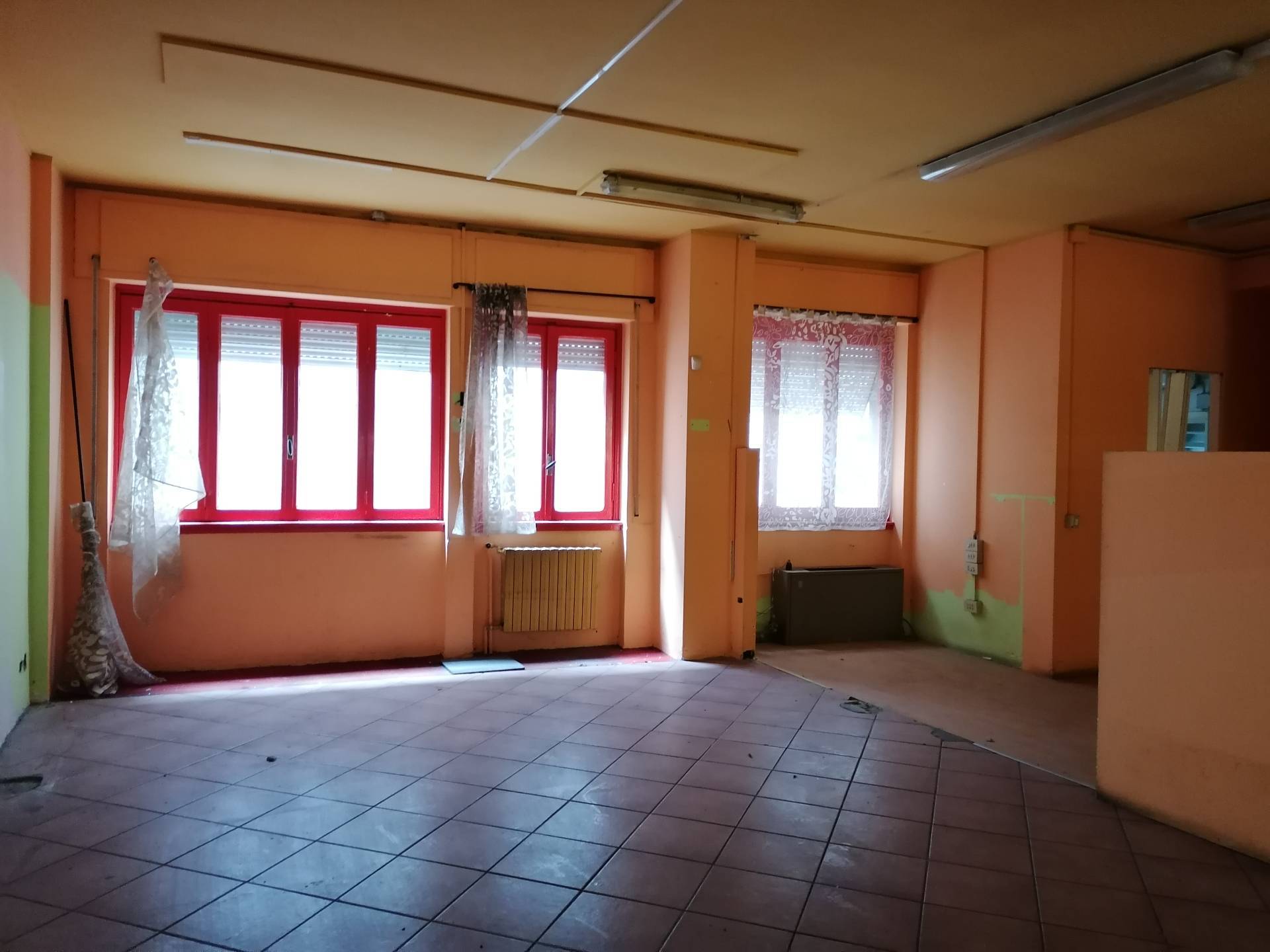 Locale commerciale in vendita a Lecco