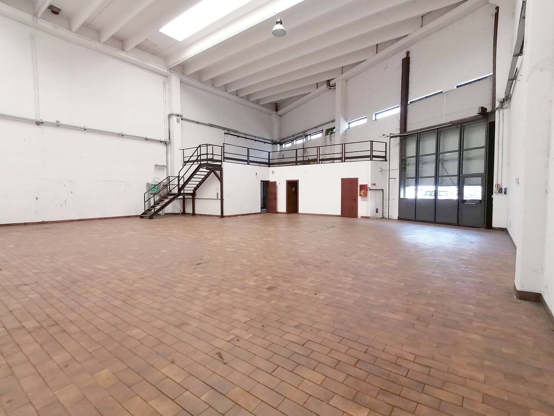 capannone in affitto a Lecco