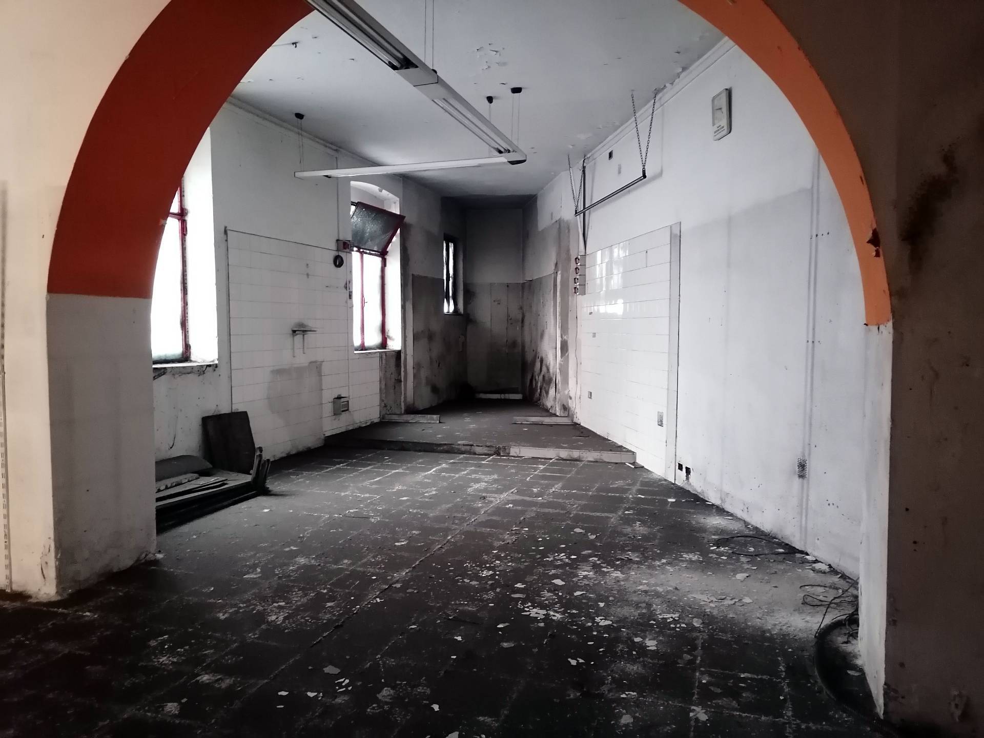 Locale commerciale in vendita a Lecco