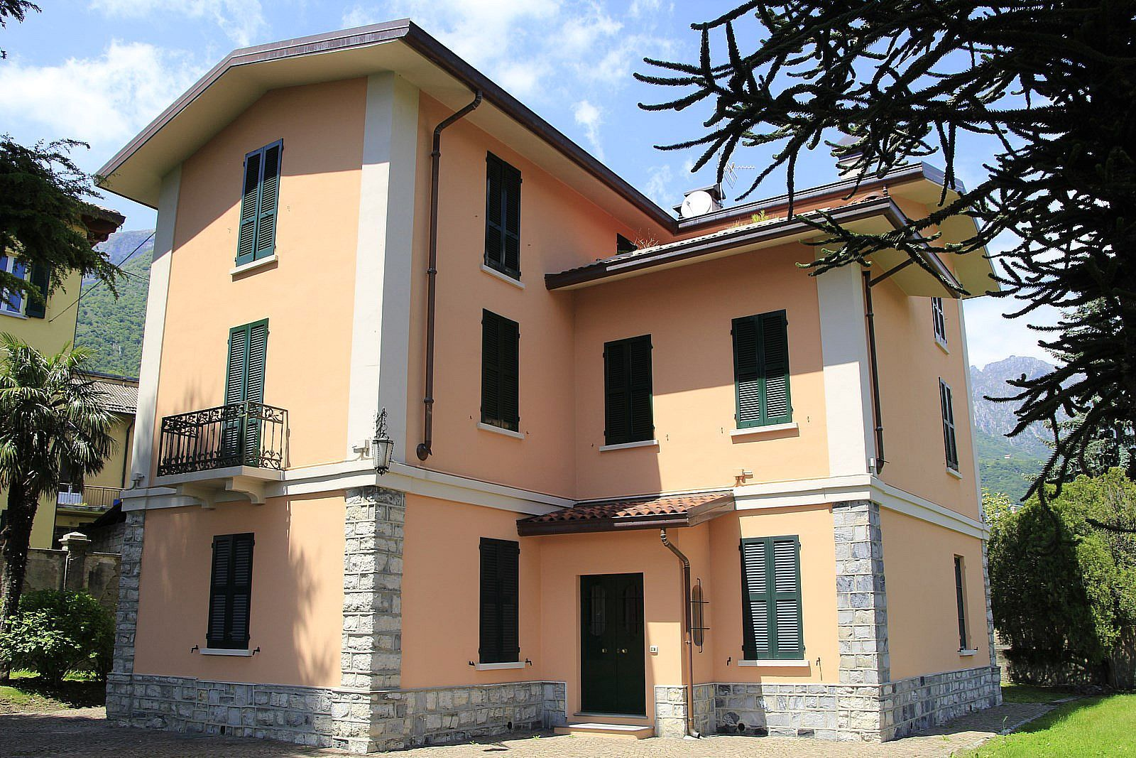 Villa singola in vendita a Lecco