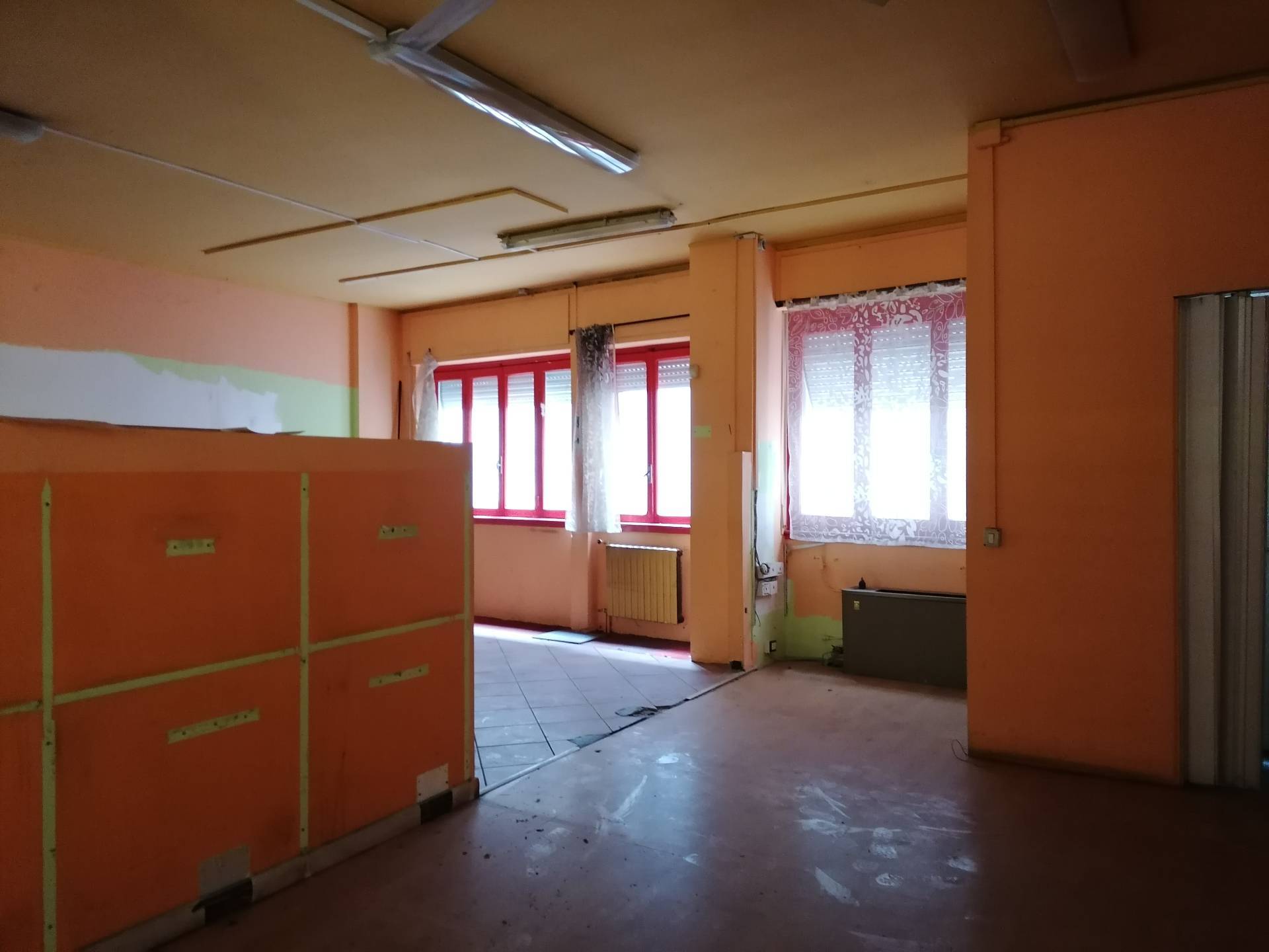 Locale commerciale in vendita a Lecco