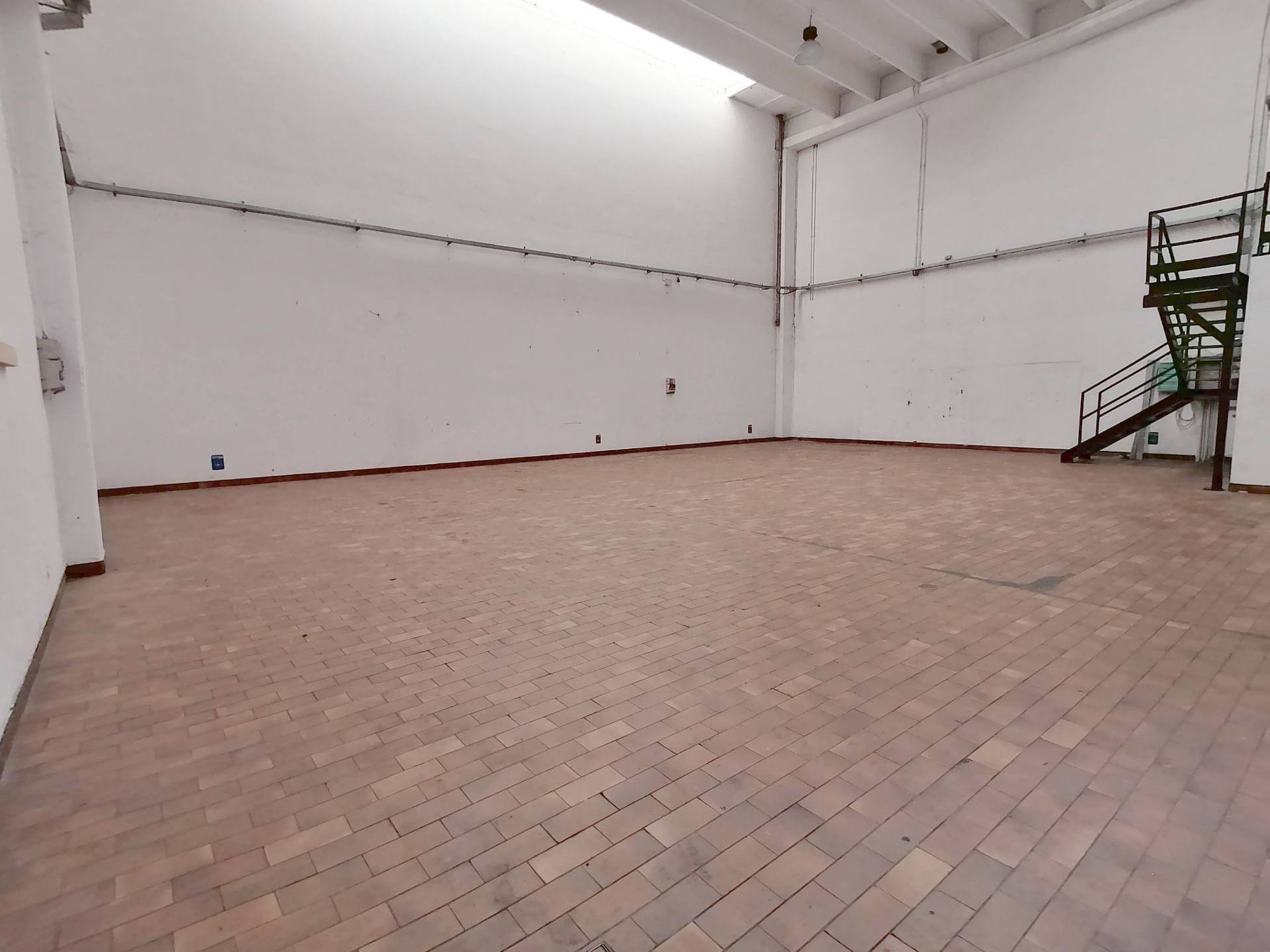 capannone in affitto a Lecco