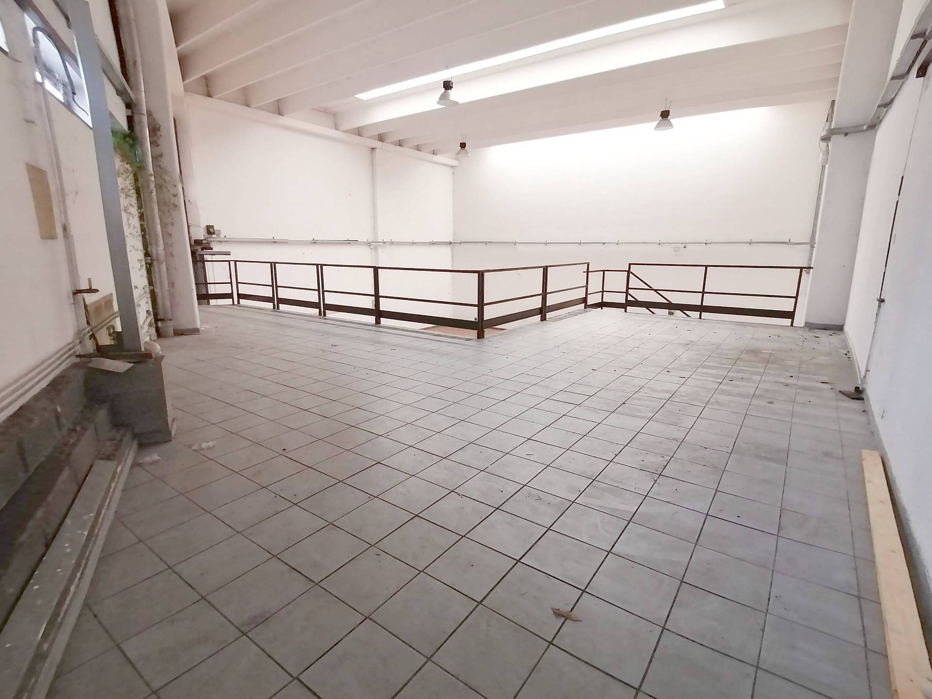 capannone in affitto a Lecco