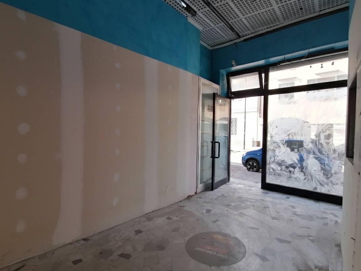 Locale commerciale in vendita a Lecco