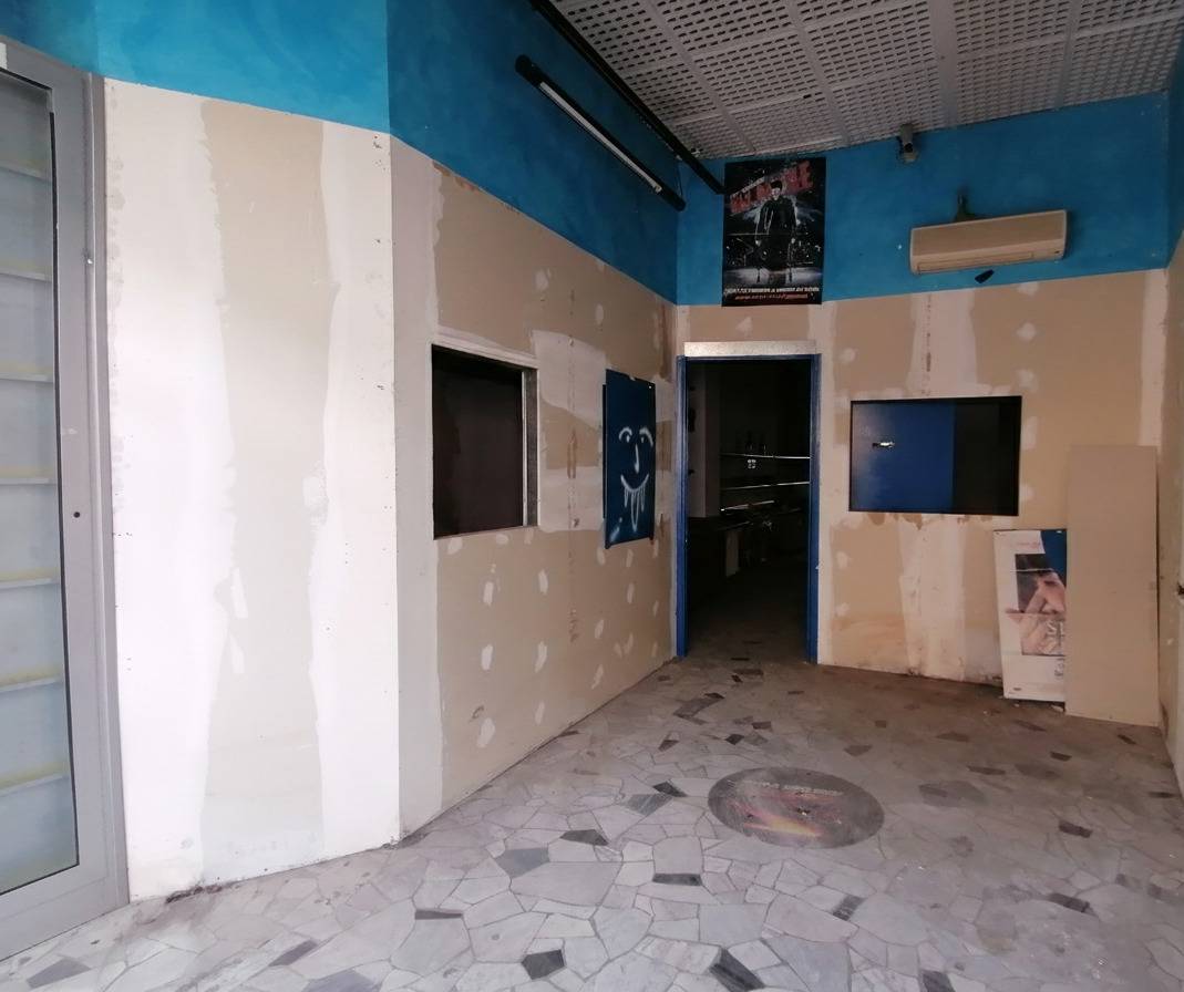 Locale commerciale in vendita a Lecco