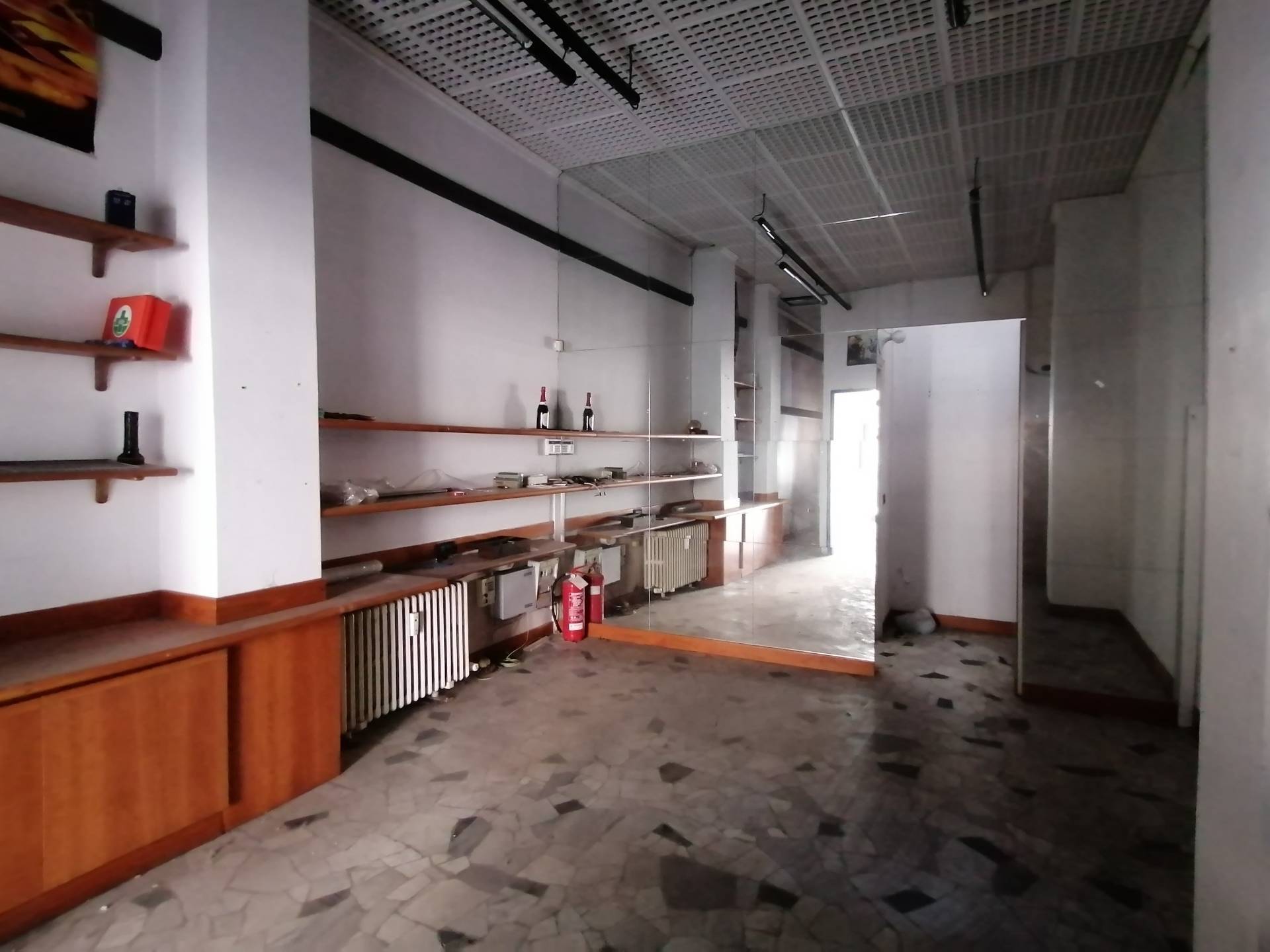 Locale commerciale in vendita a Lecco