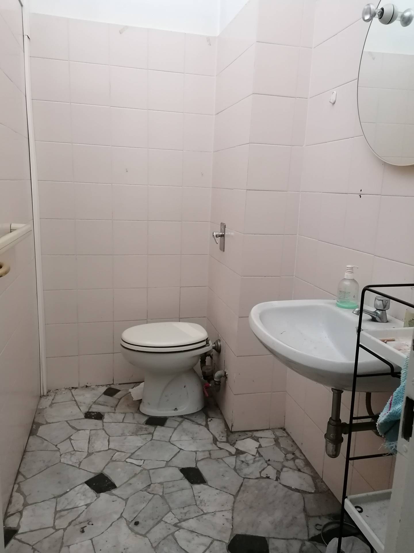 Locale commerciale in vendita a Lecco