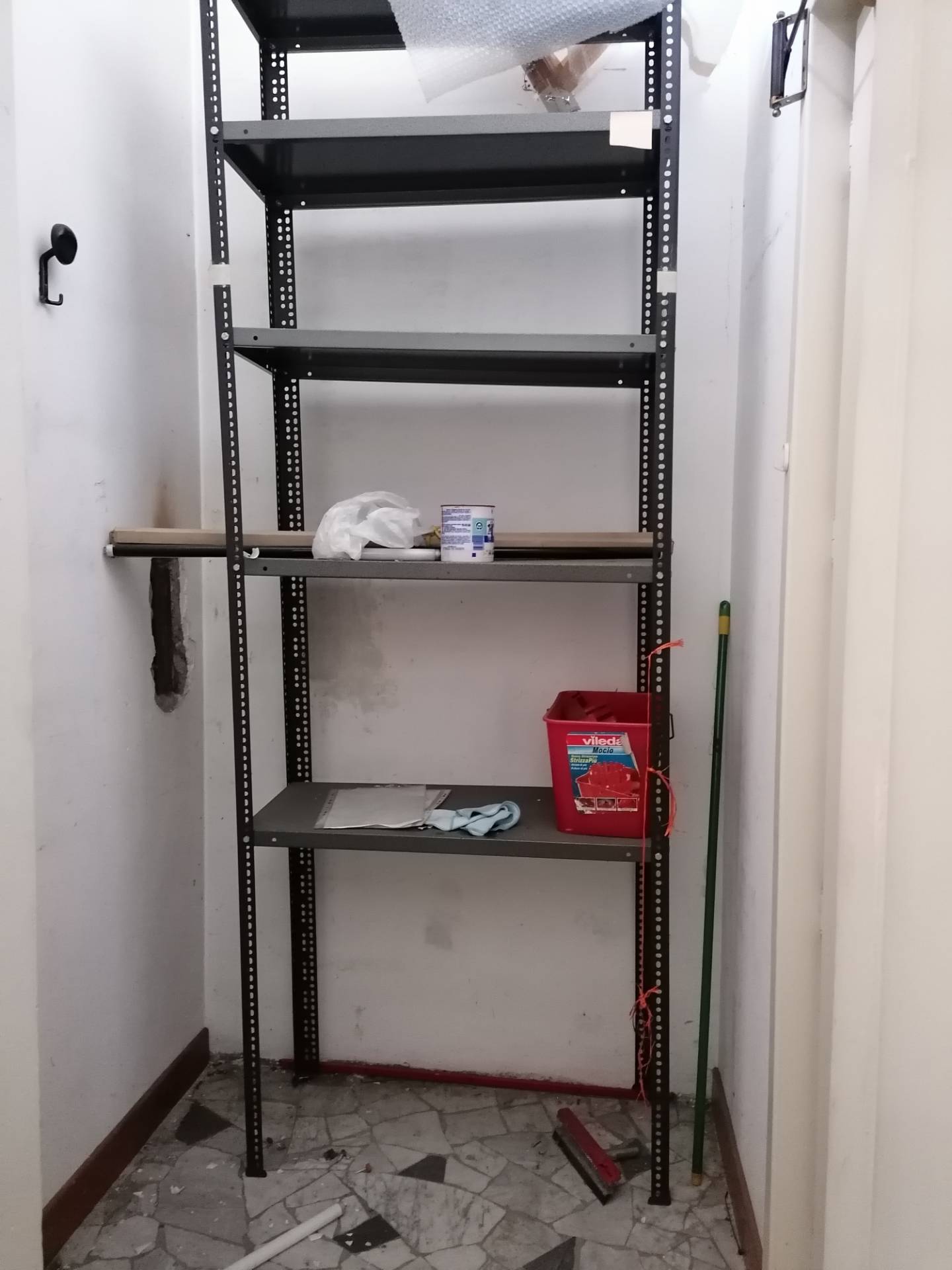 Locale commerciale in vendita a Lecco