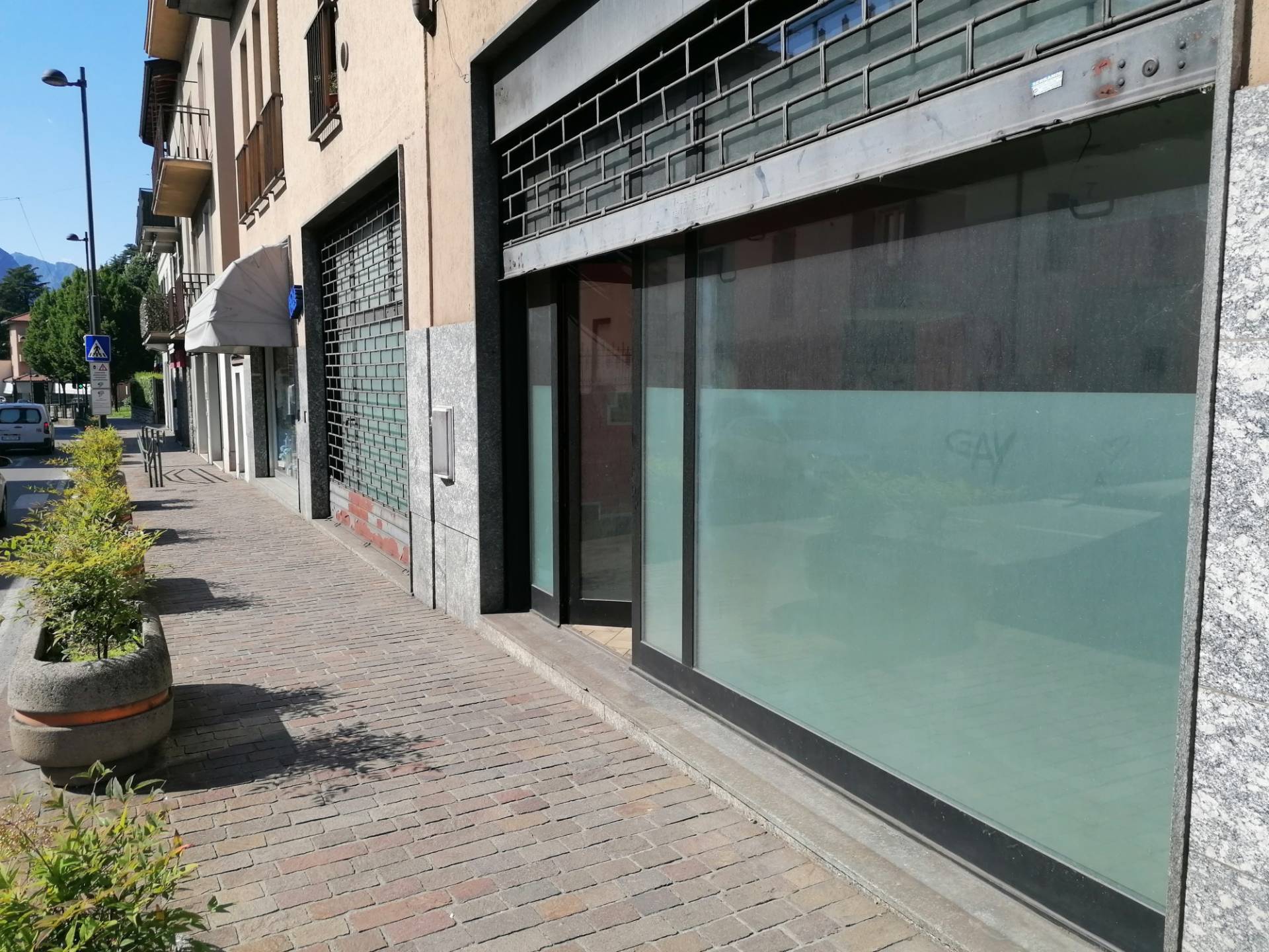 Locale commerciale in vendita a Calolziocorte