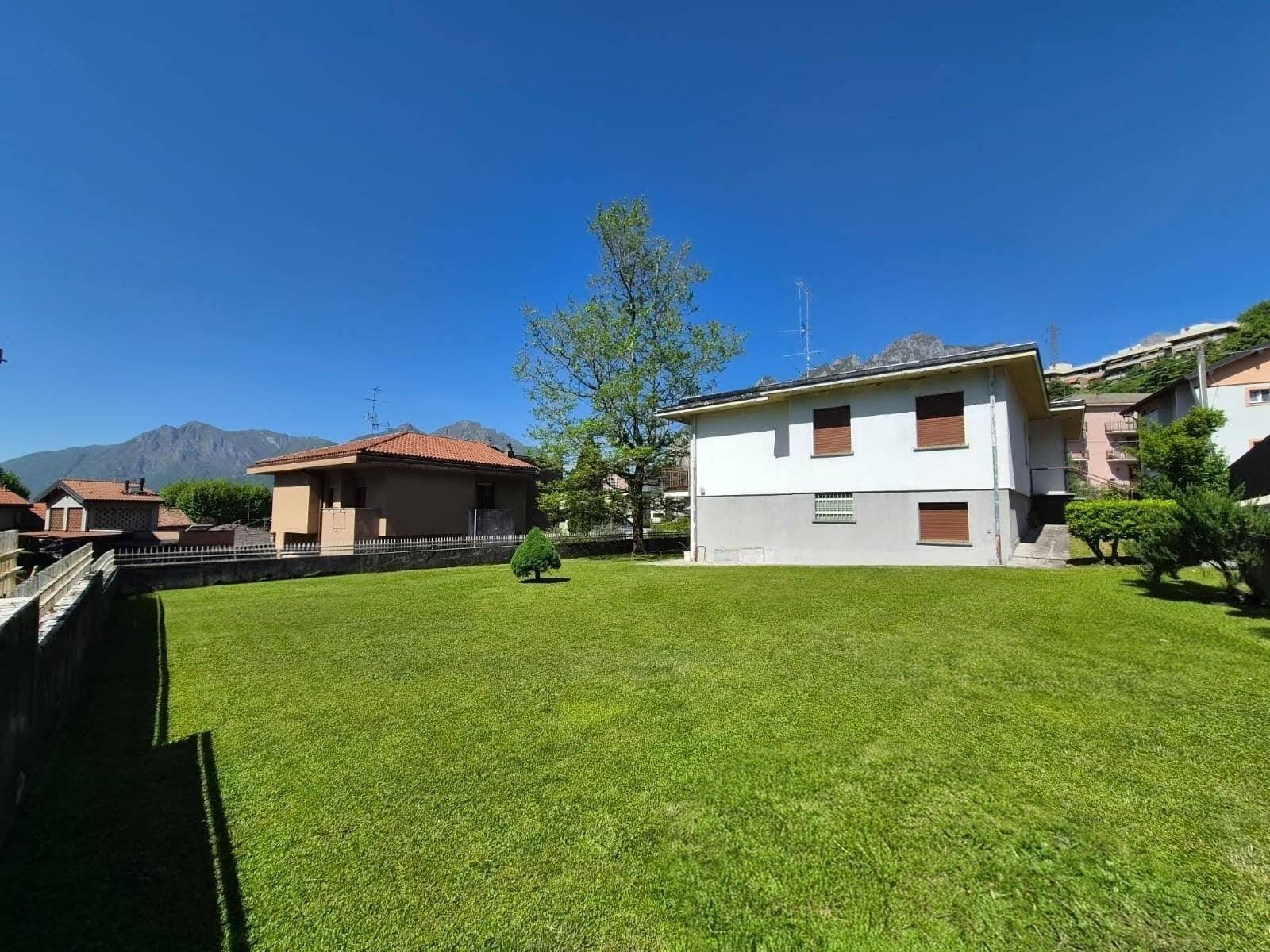 Villa singola in vendita a Lecco