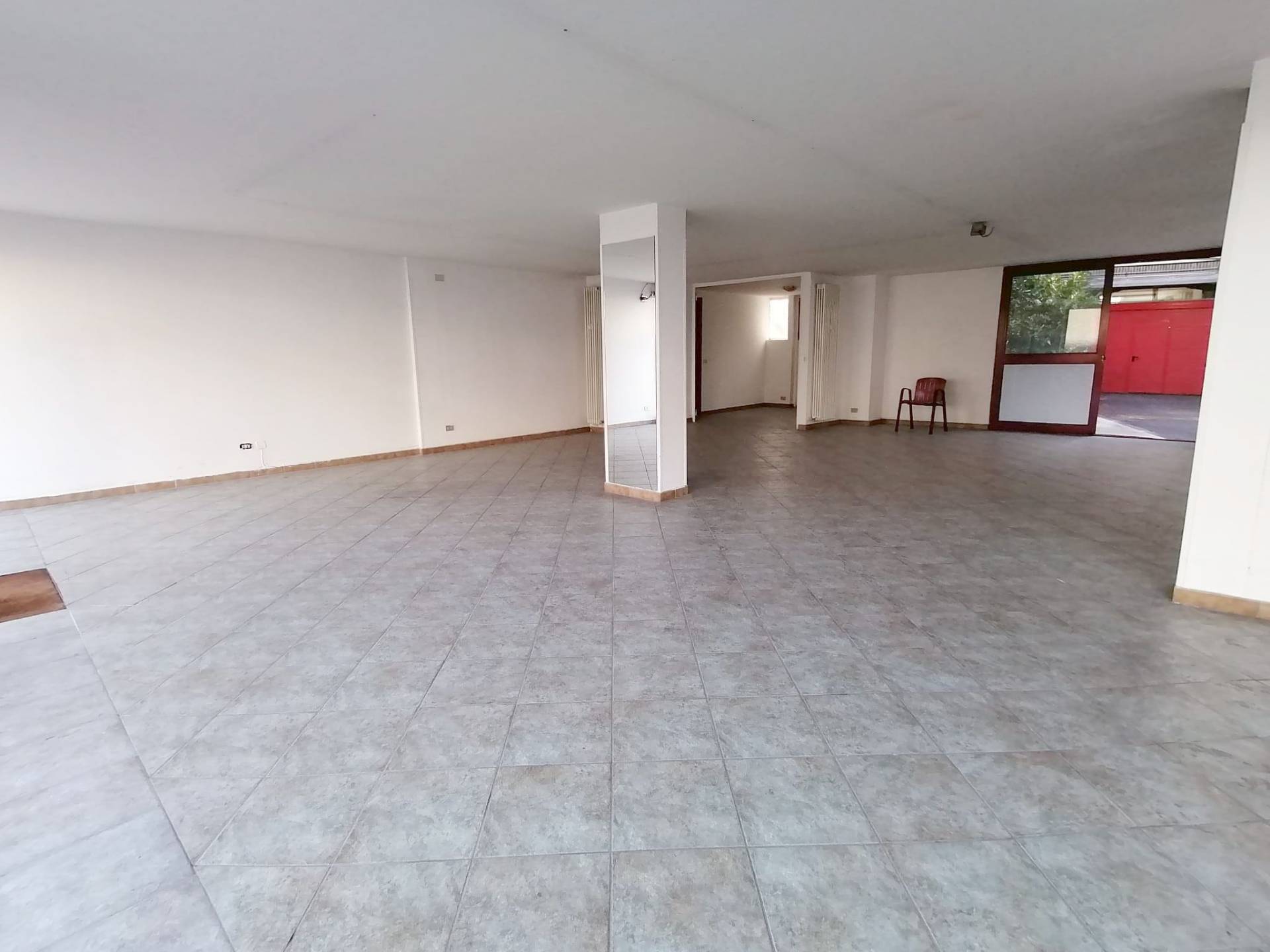 Locale commerciale in vendita a Lecco